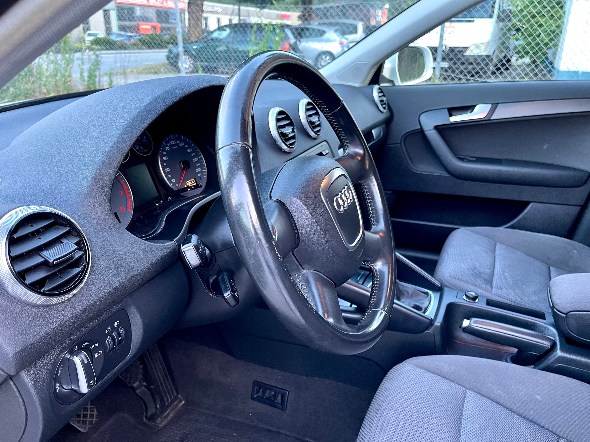 AUDI A3 Sportback 1.4 TFSI Ambition-image-6