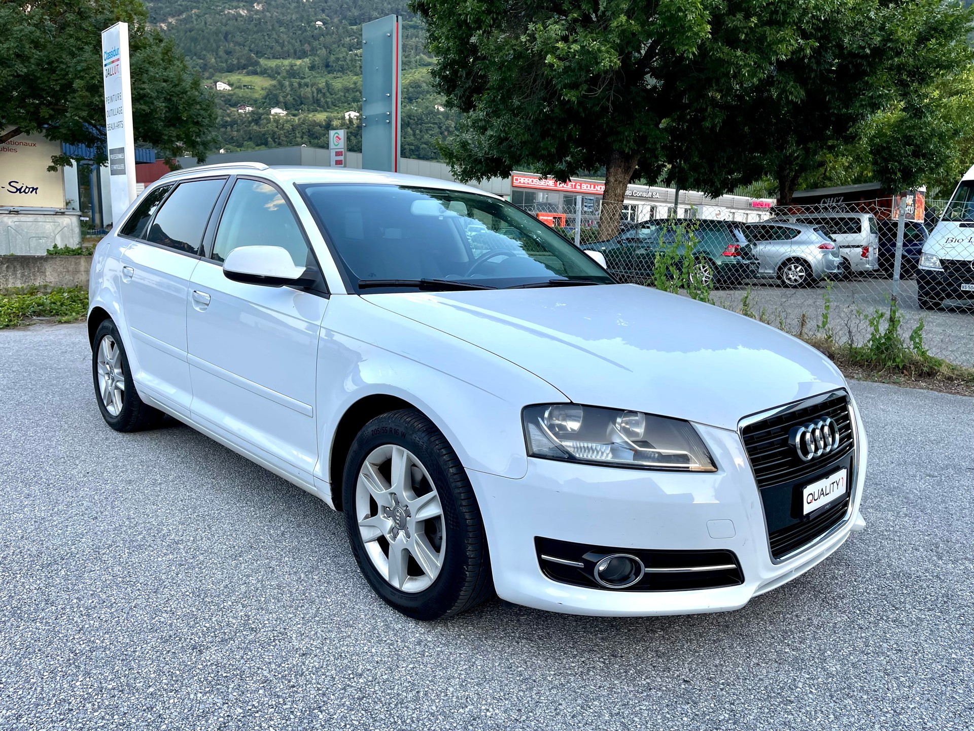 AUDI A3 Sportback 1.4 TFSI Ambition-image-18