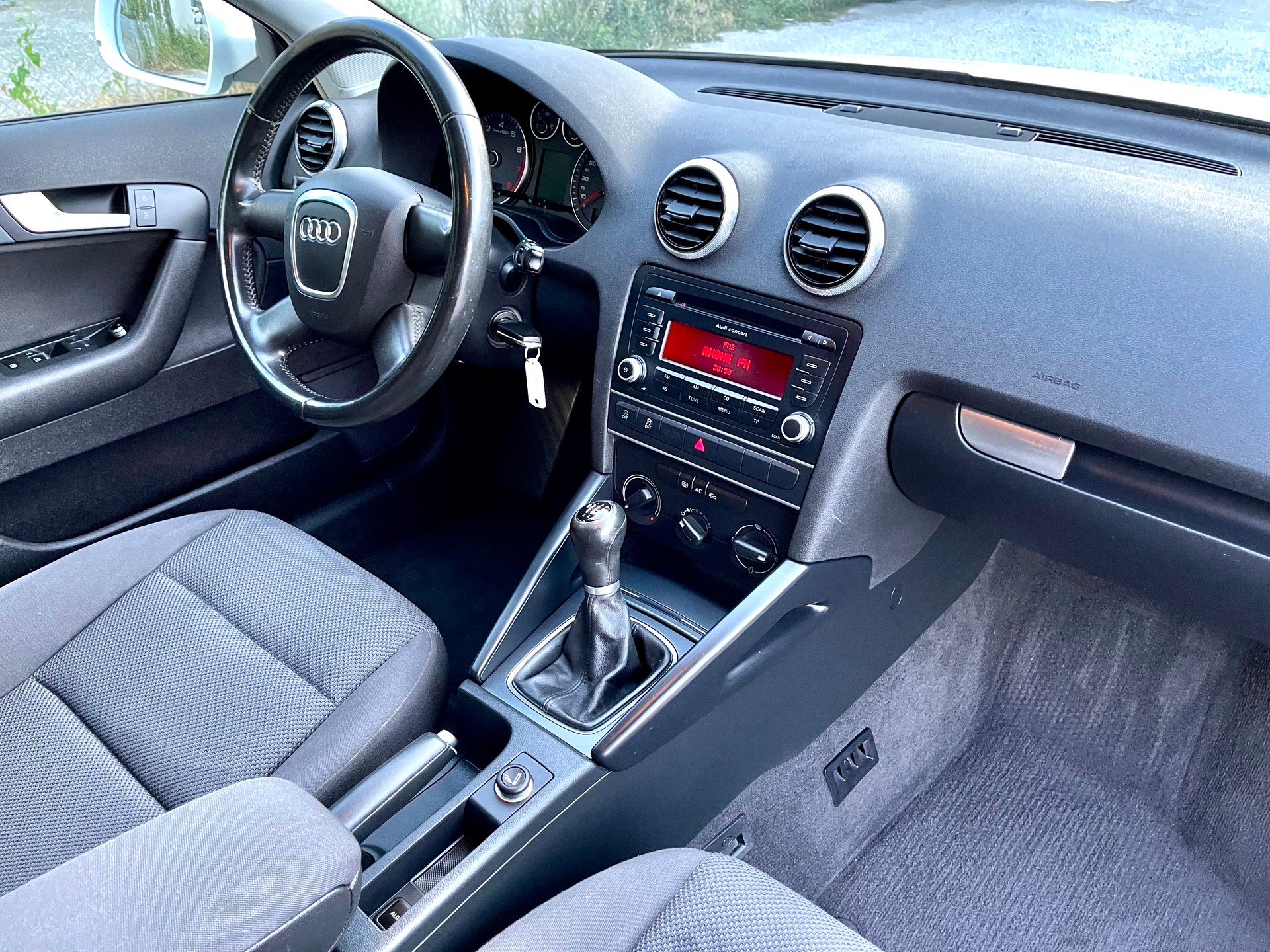 AUDI A3 Sportback 1.4 TFSI Ambition-image-15