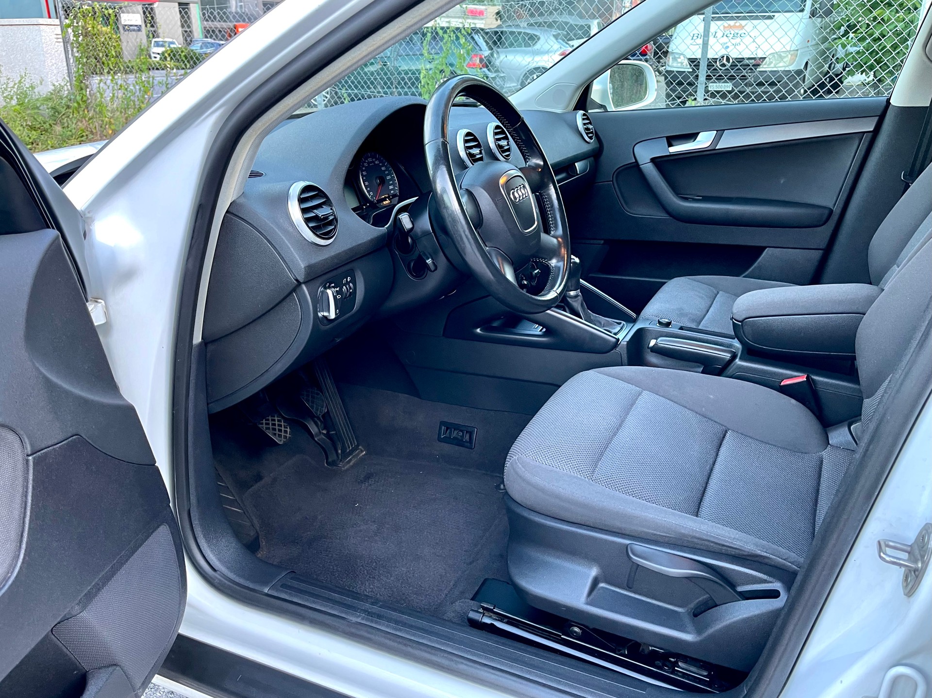AUDI A3 Sportback 1.4 TFSI Ambition-image-23