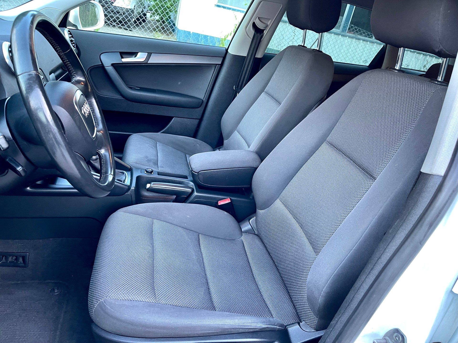 AUDI A3 Sportback 1.4 TFSI Ambition-image-19