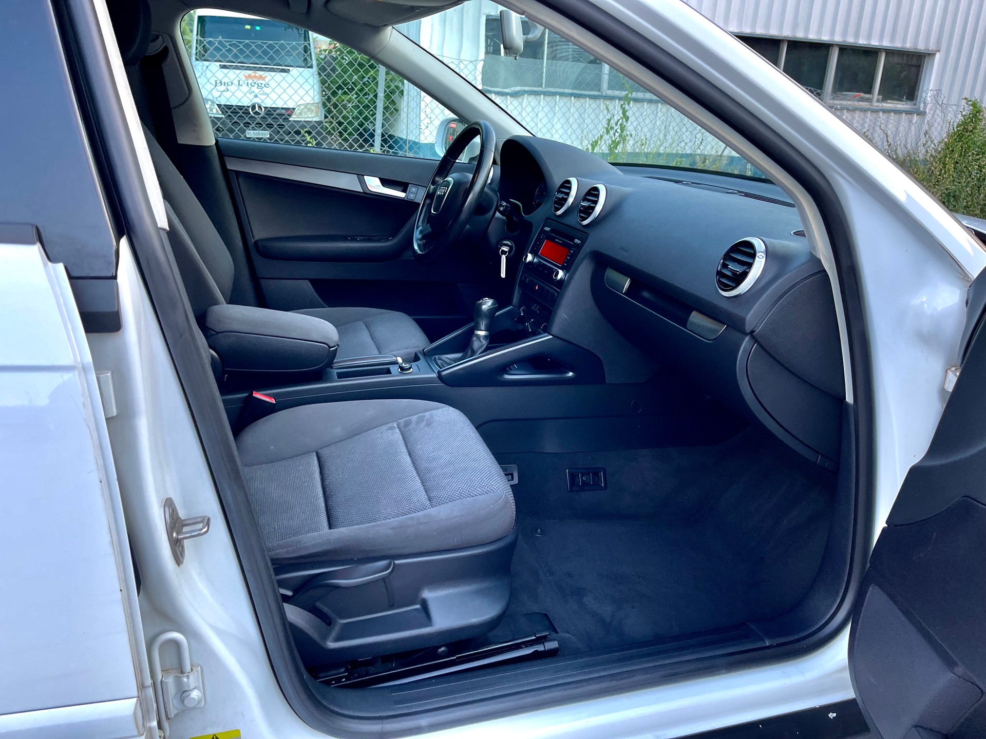 AUDI A3 Sportback 1.4 TFSI Ambition-image-17