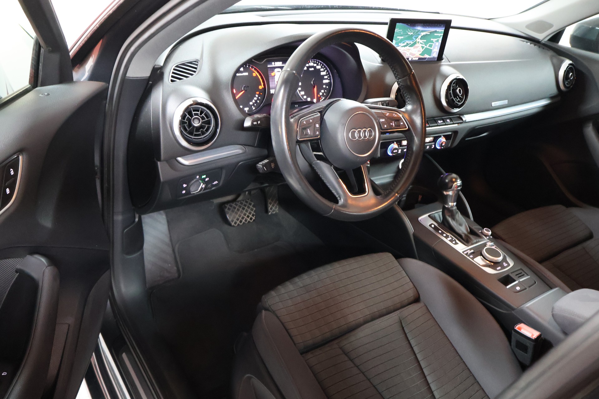 AUDI A3 Sportback-image-7