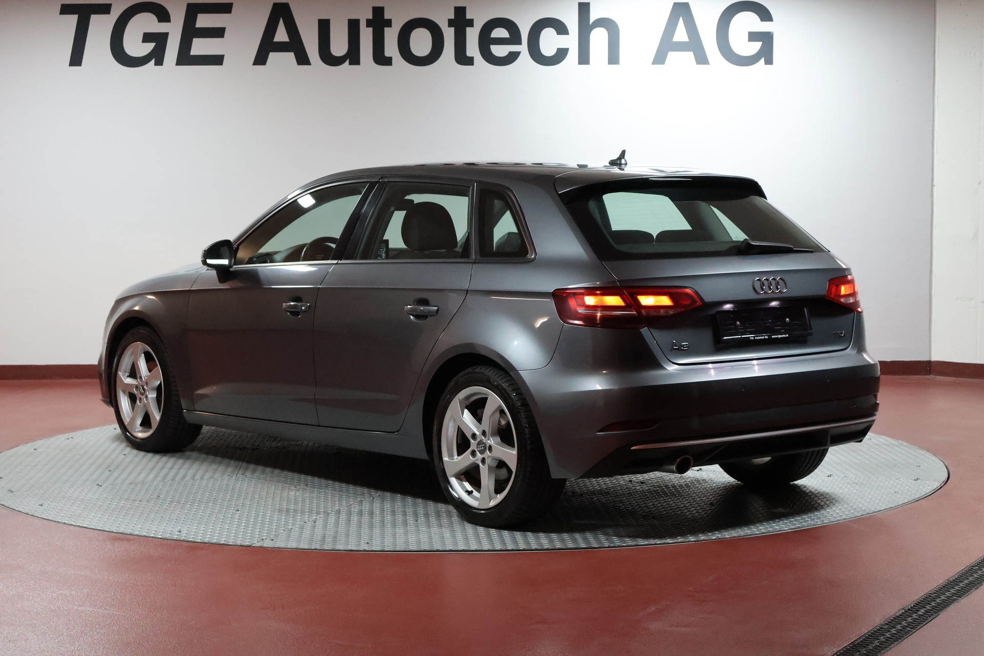 AUDI A3 Sportback-image-17