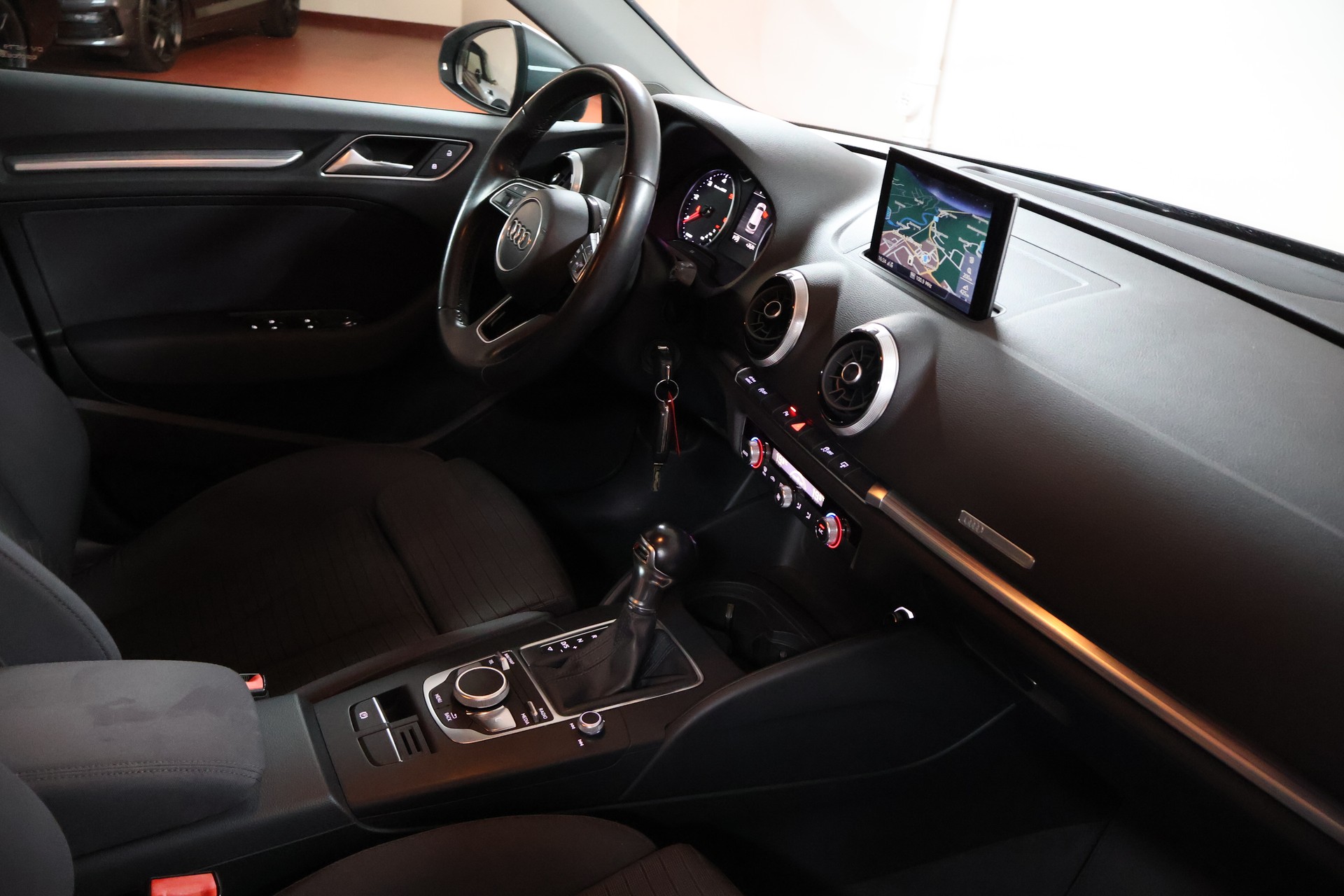 AUDI A3 Sportback-image-9