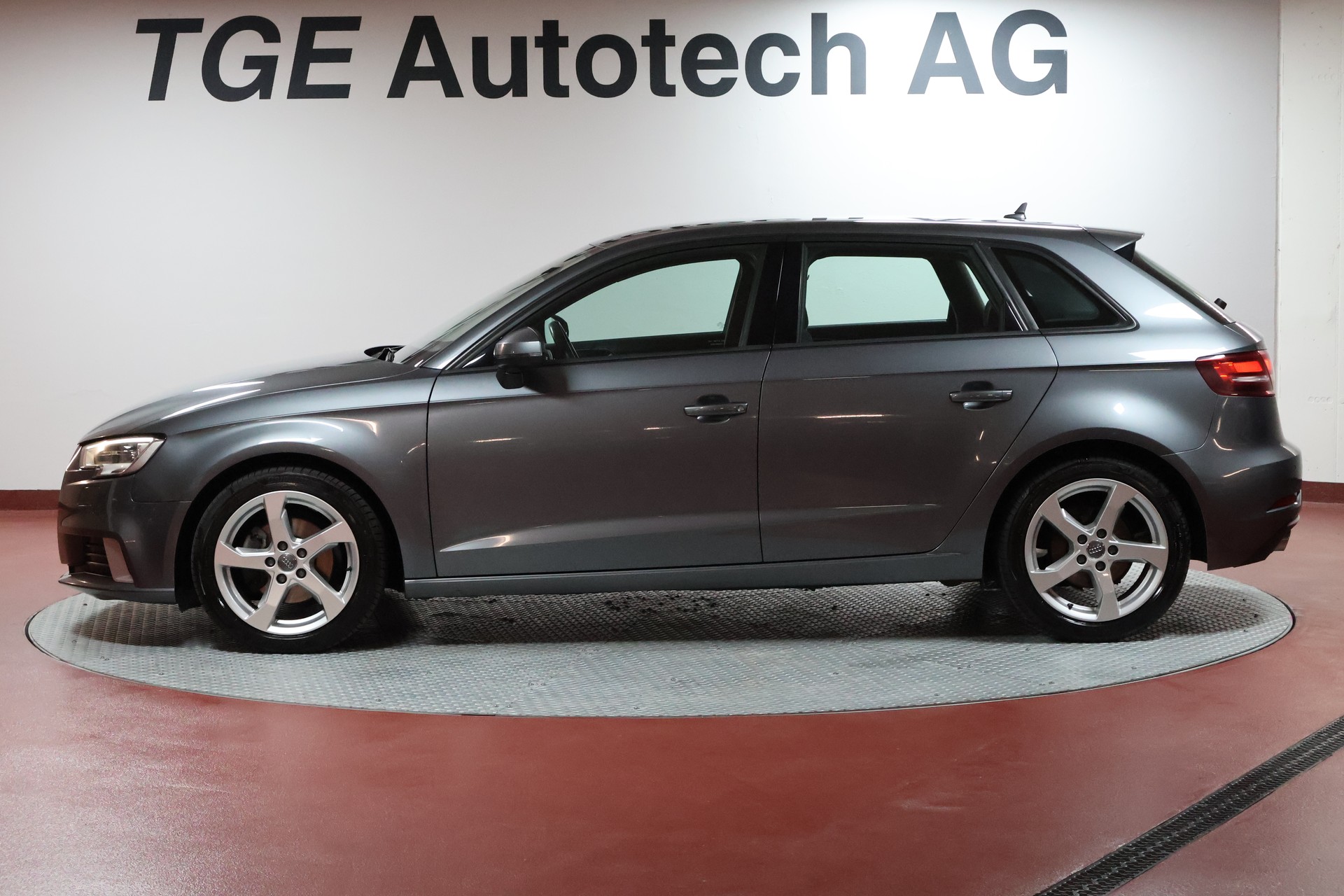 AUDI A3 Sportback-image-3
