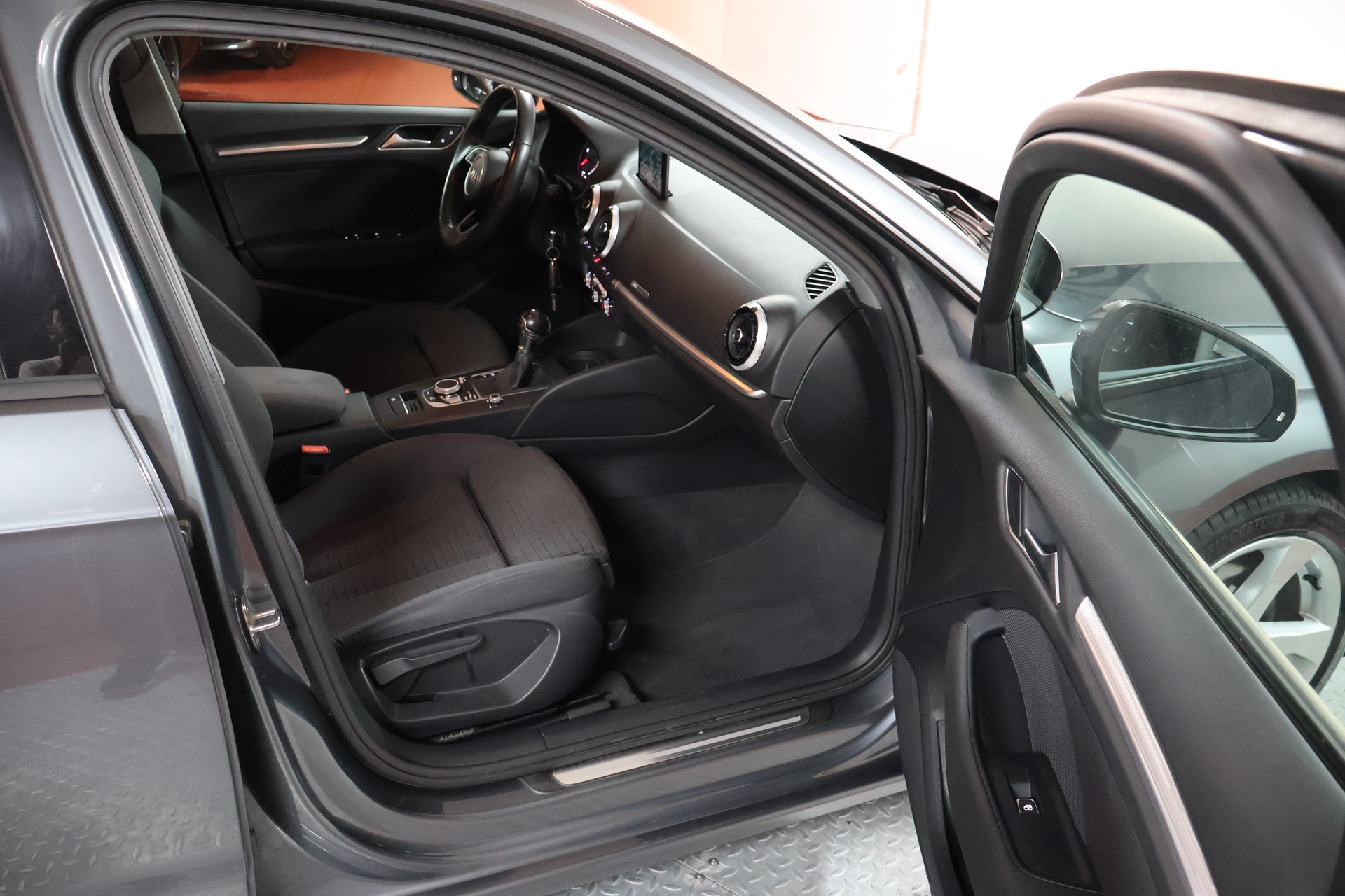 AUDI A3 Sportback-image-12