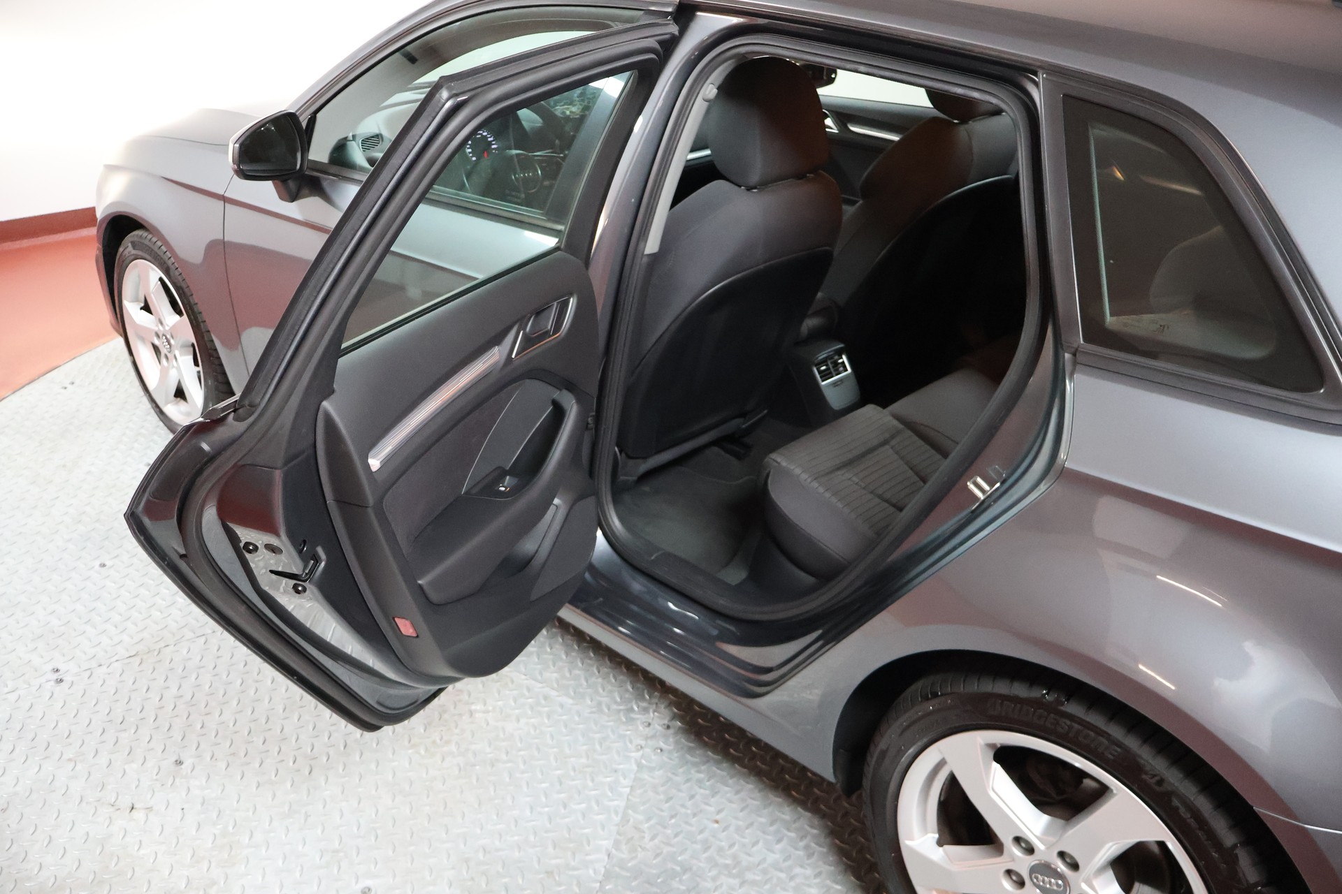 AUDI A3 Sportback-image-14