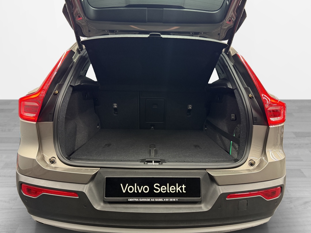 VOLVO XC40 T4 AWD Momentum Geartronic-image-12