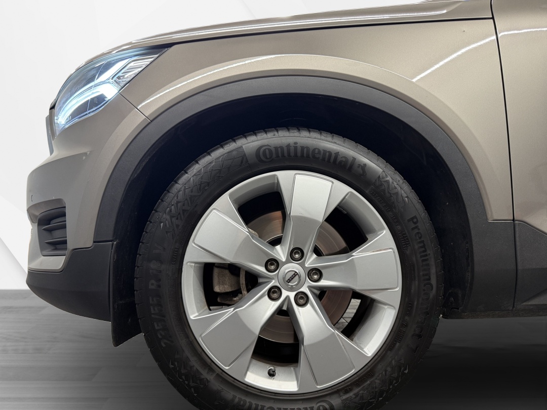 VOLVO XC40 T4 AWD Momentum Geartronic-image-16