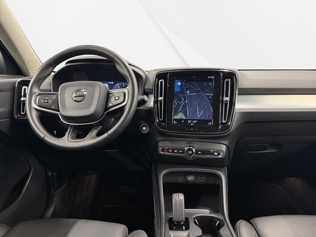 VOLVO XC40 T4 AWD Momentum Geartronic-image-9