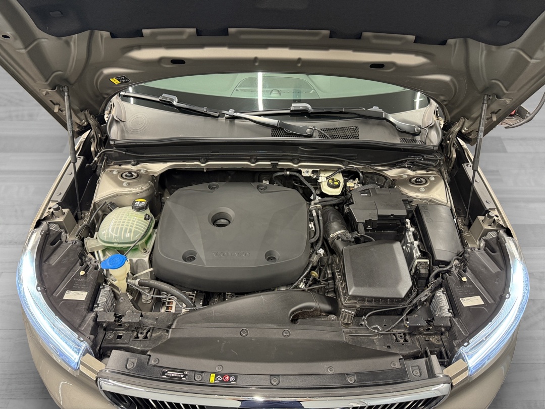 VOLVO XC40 T4 AWD Momentum Geartronic-image-15