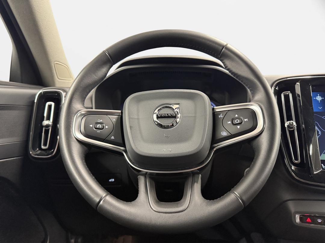 VOLVO XC40 T4 AWD Momentum Geartronic-image-14