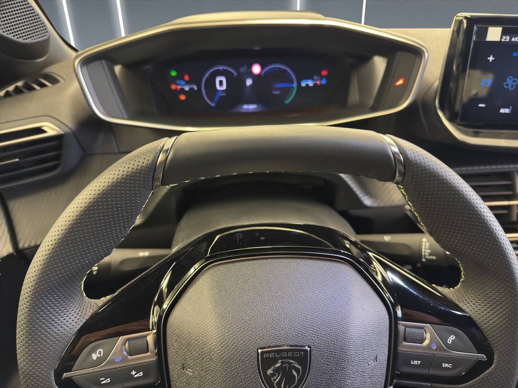 PEUGEOT 208 1.2 MHEV 145 GT-image-8