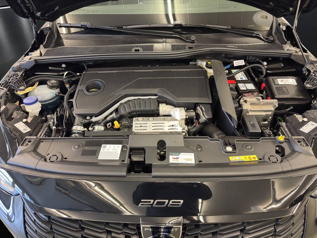 PEUGEOT 208 1.2 MHEV 145 GT-image-7