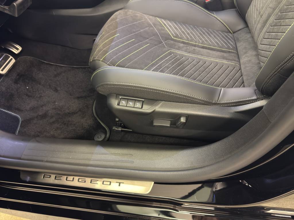 PEUGEOT 208 1.2 MHEV 145 GT-image-15