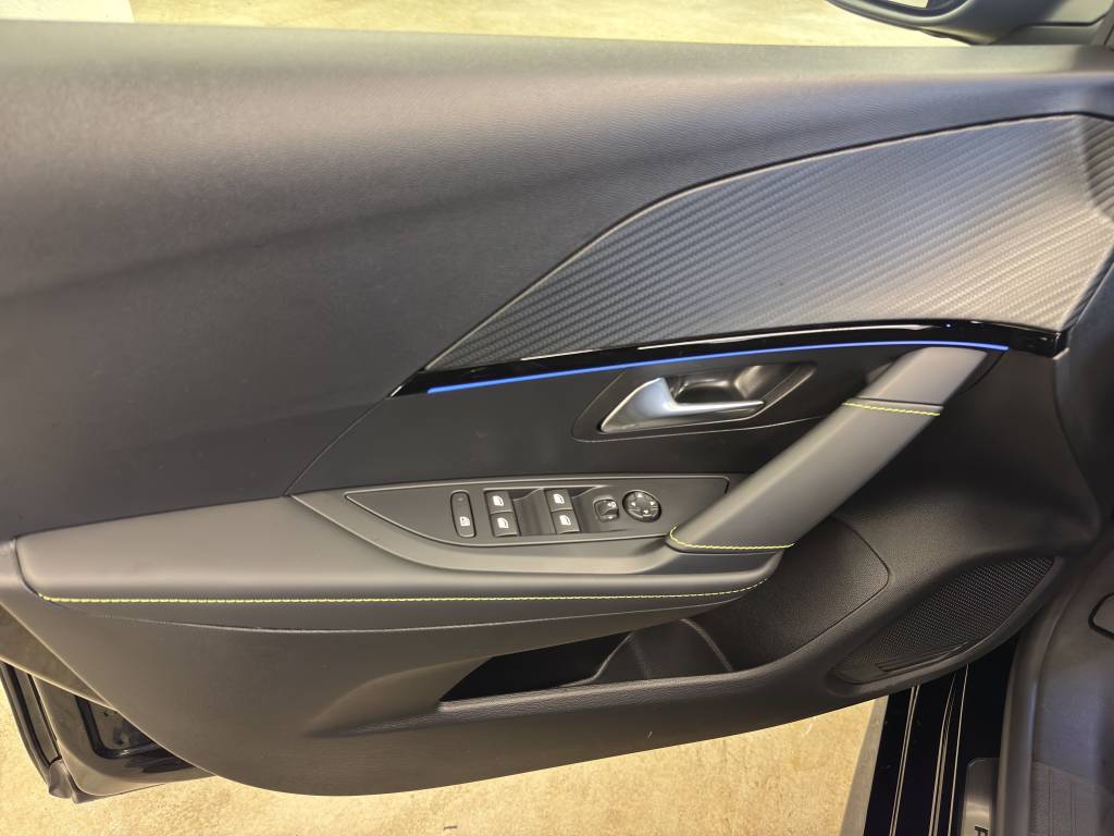 PEUGEOT 208 1.2 MHEV 145 GT-image-14