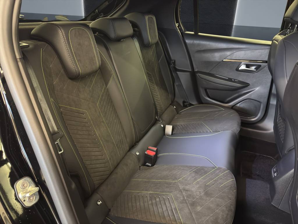 PEUGEOT 208 1.2 MHEV 145 GT-image-13