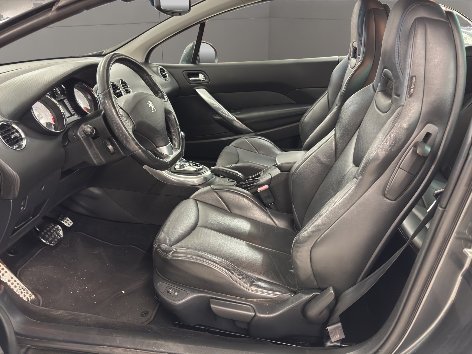 PEUGEOT 308 CC 1.6 16V Turbo Platinum Automatic-image-8
