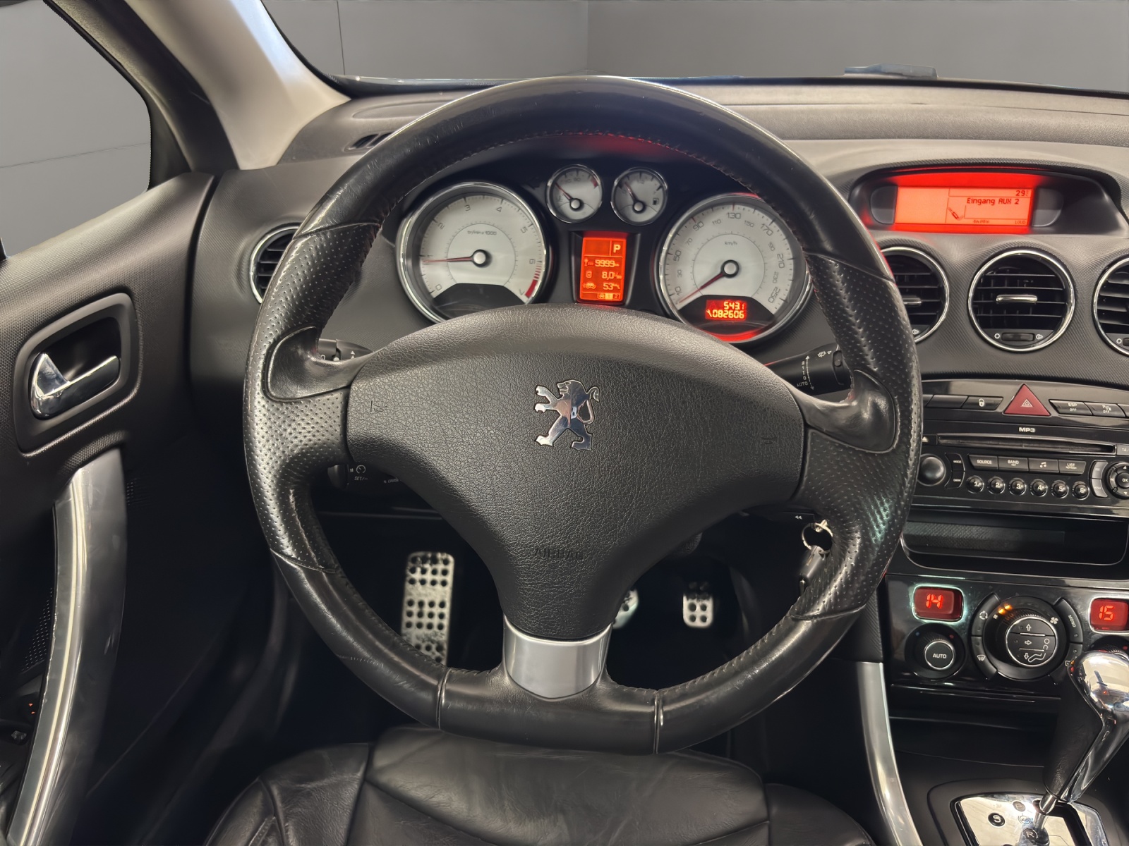 PEUGEOT 308 CC 1.6 16V Turbo Platinum Automatic-image-9