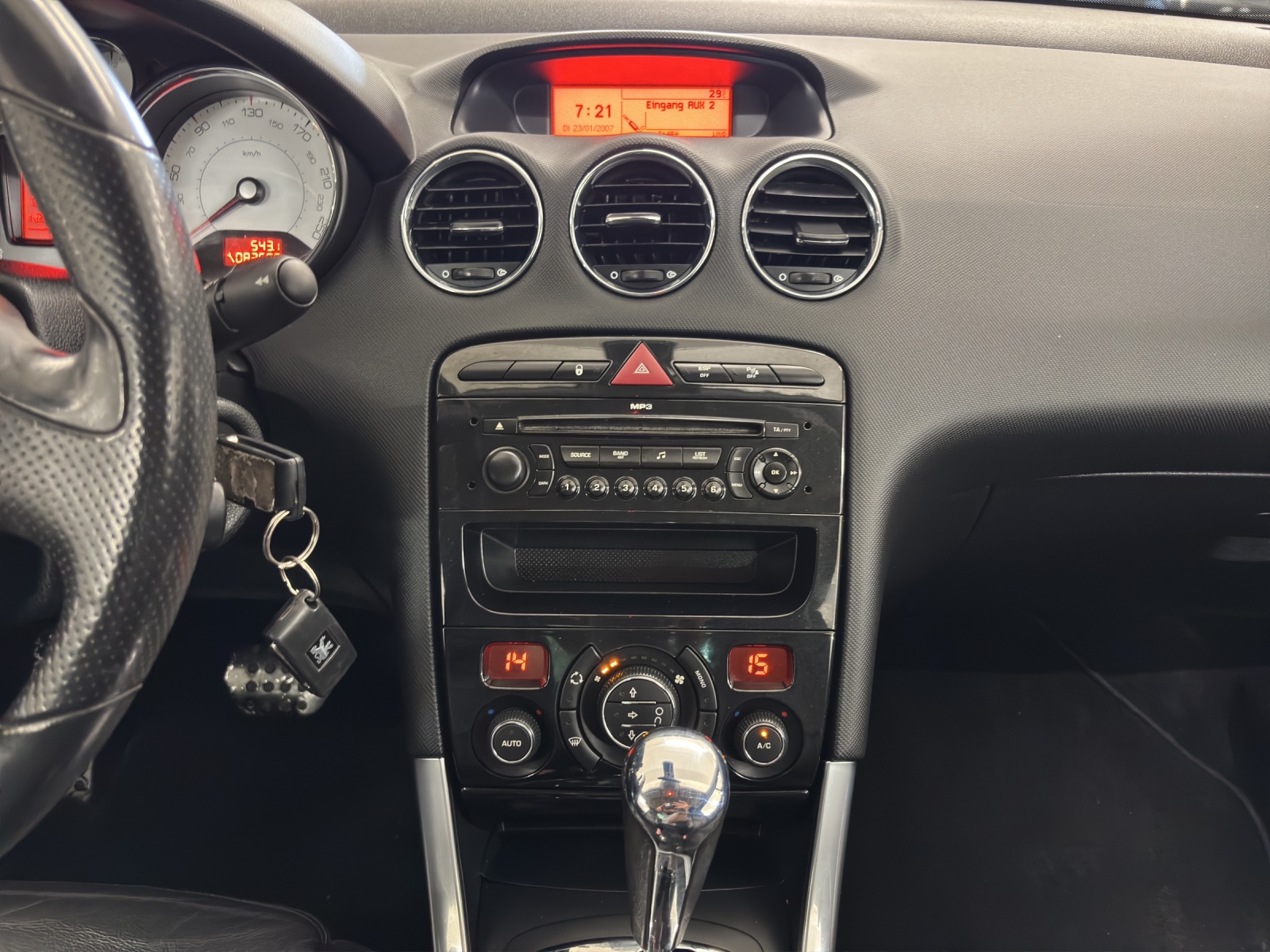 PEUGEOT 308 CC 1.6 16V Turbo Platinum Automatic-image-15