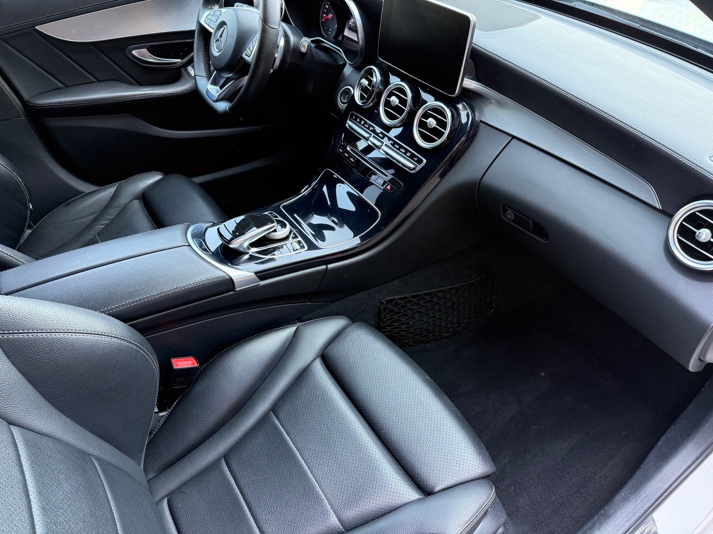MERCEDES-BENZ C 250 BlueTEC AMG Line 4Matic 7G-Tronic-image-11