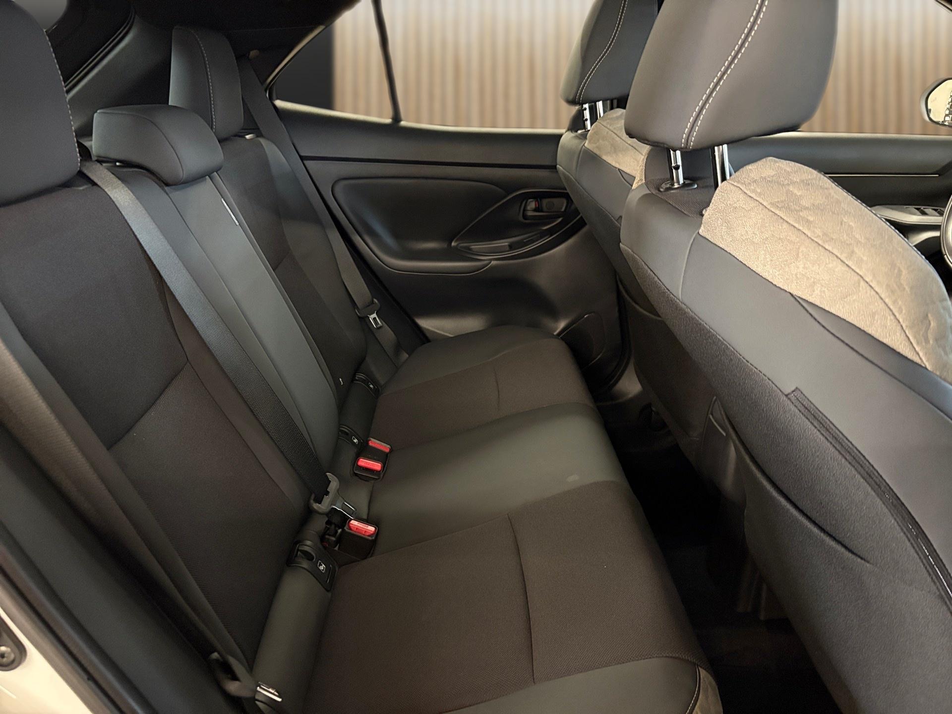 TOYOTA Yaris Cross 1.5 Premium AWDi e-CVT-image-13