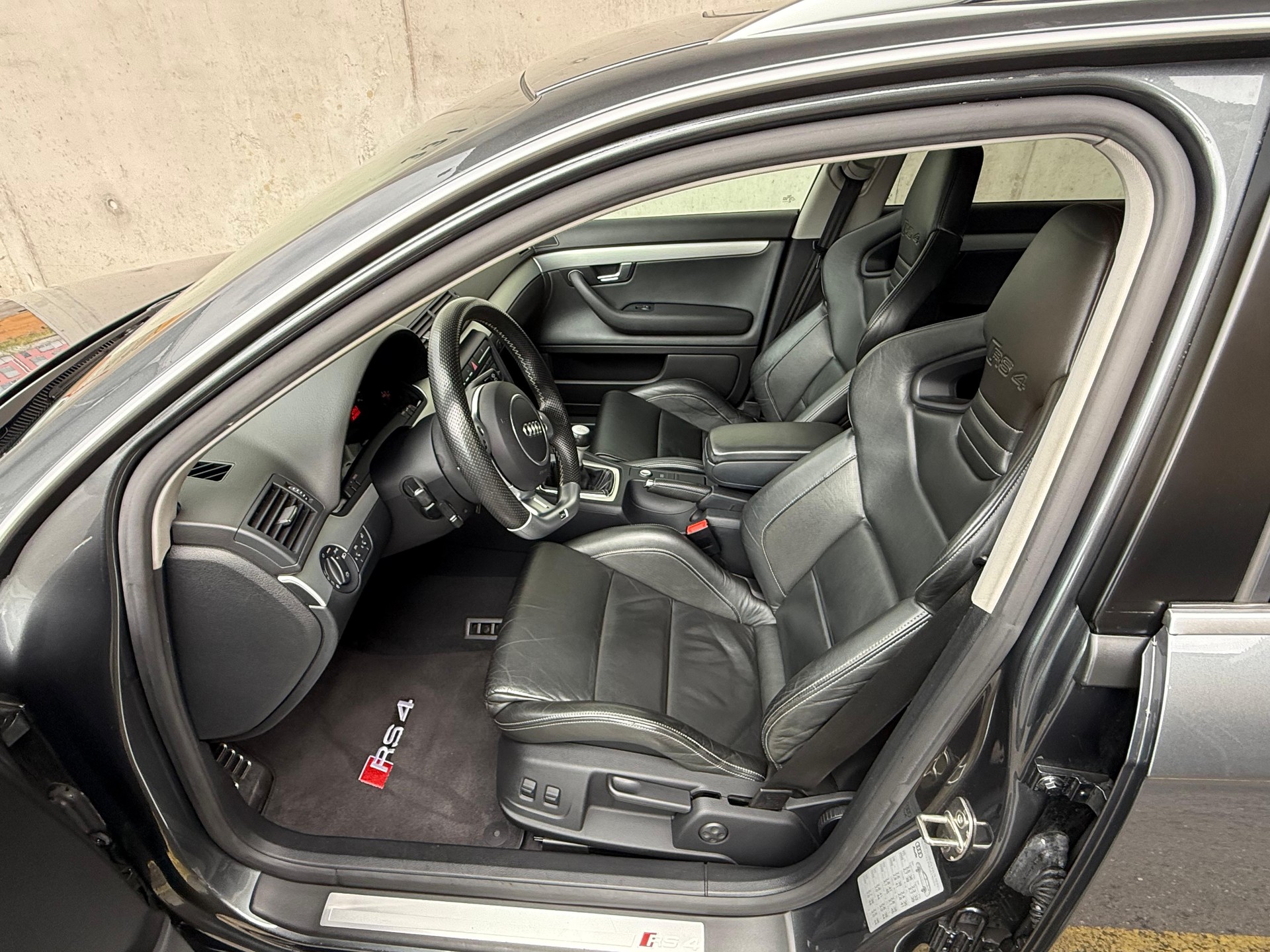 AUDI RS4 Avant 4.2 V8 quattro-image-7