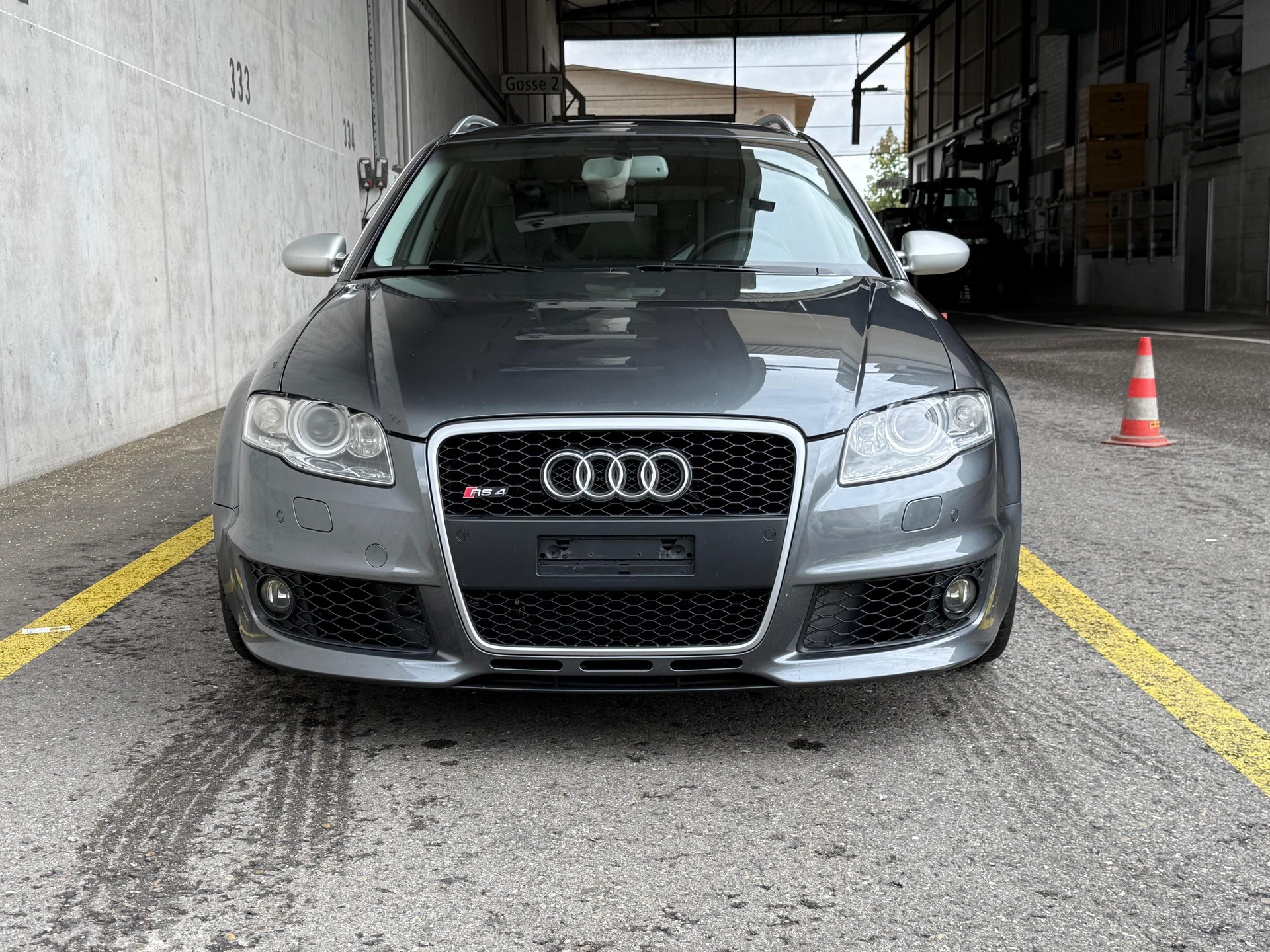 AUDI RS4 Avant 4.2 V8 quattro-image-1