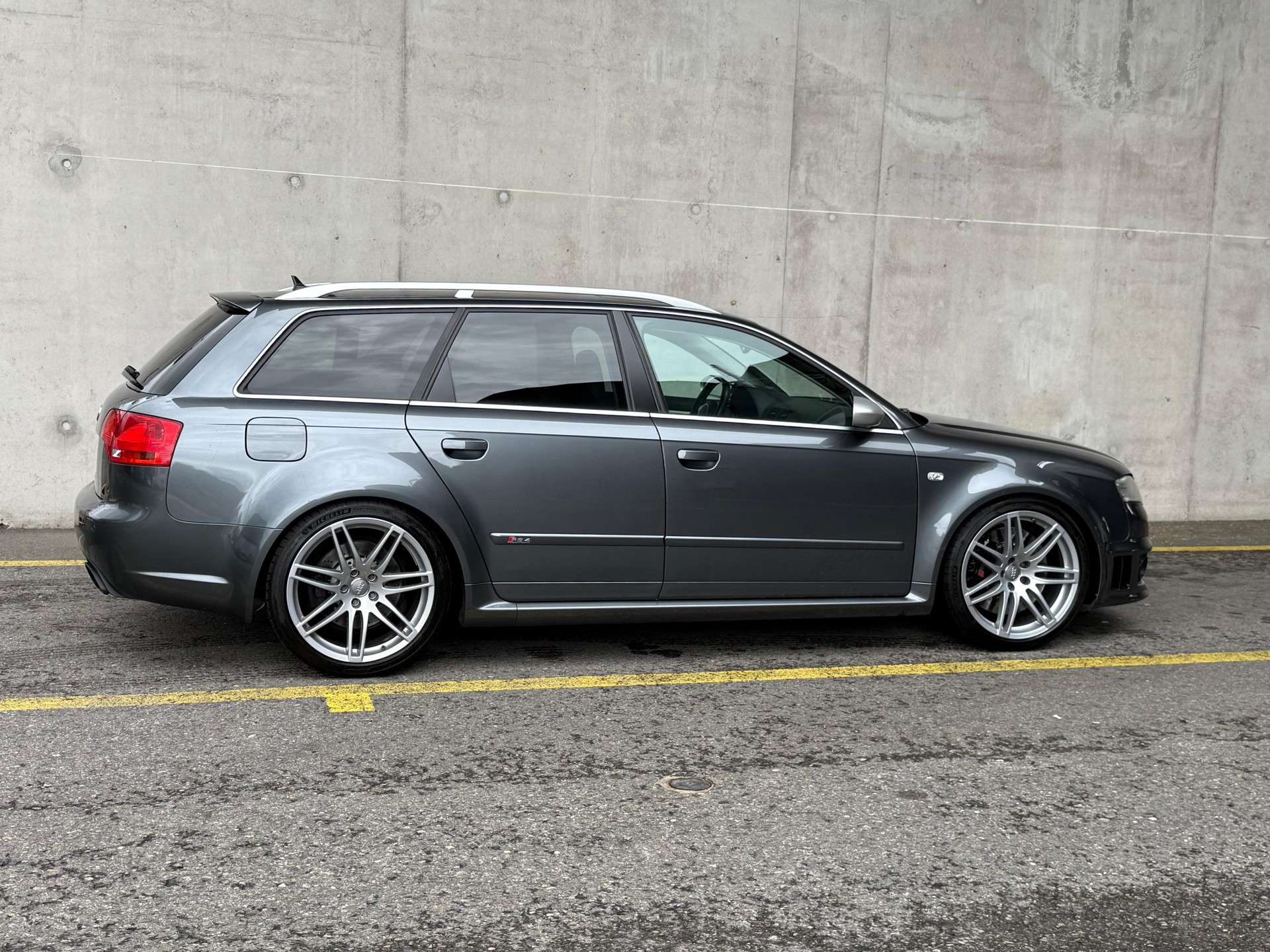 AUDI RS4 Avant 4.2 V8 quattro-image-3