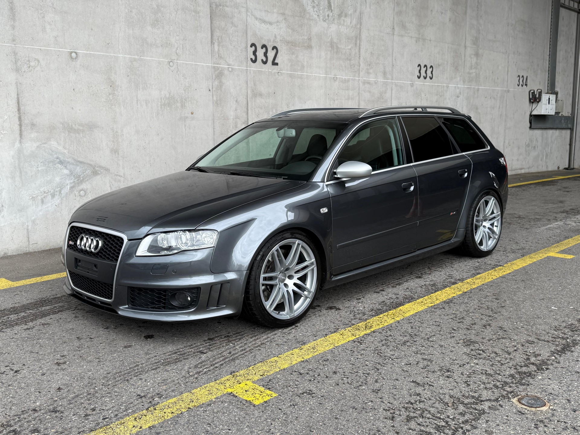 AUDI RS4 Avant 4.2 V8 quattro-image-4