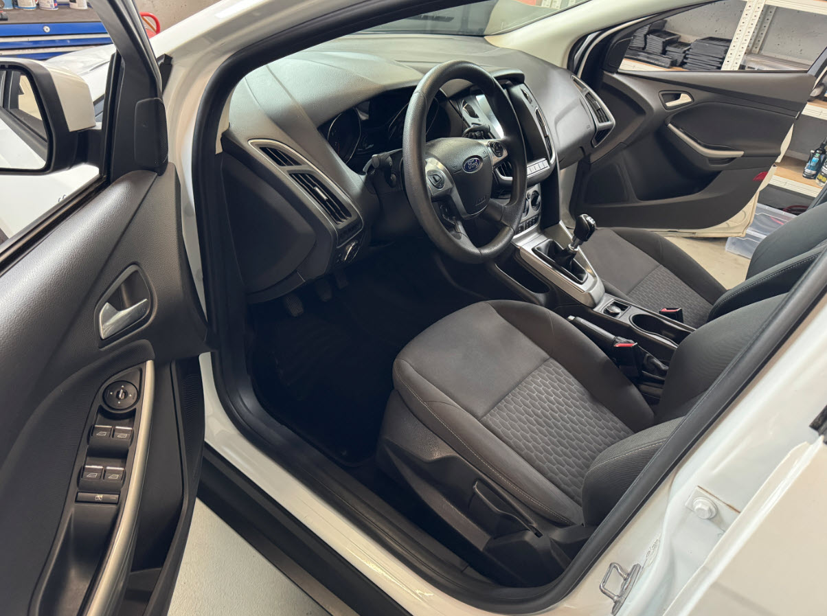 FORD Focus 1.0 SCTi Titanium-image-6