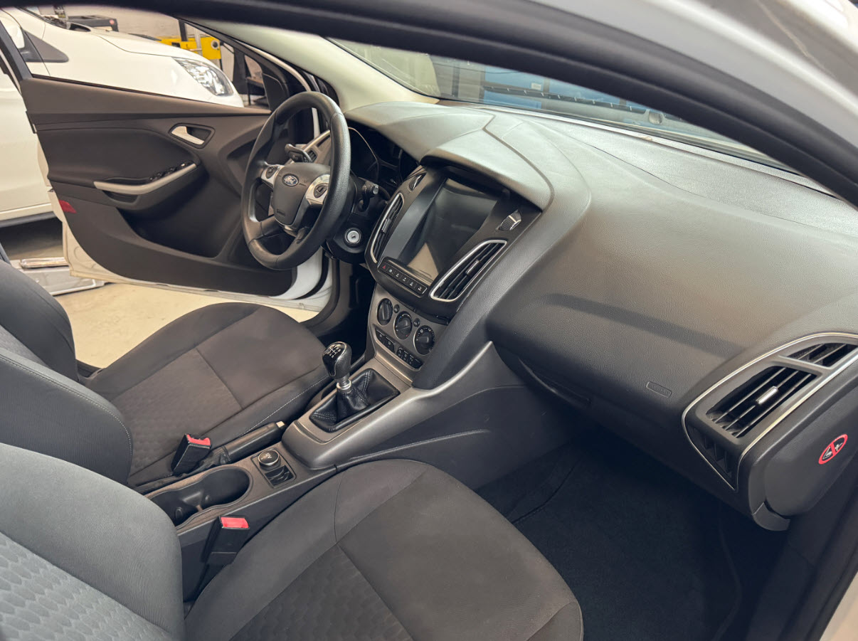 FORD Focus 1.0 SCTi Titanium-image-4