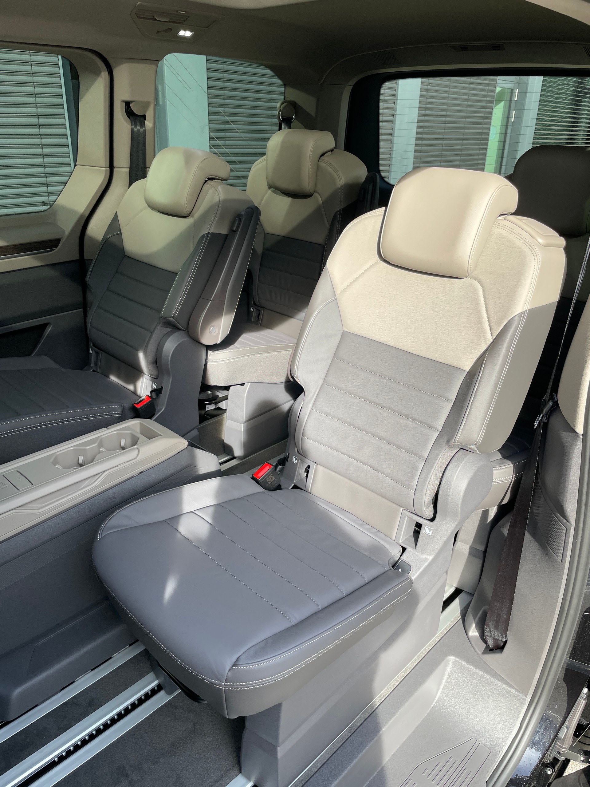 VW Multivan 1.4 eHybrid Style DSG - 6 Sitzer-image-13