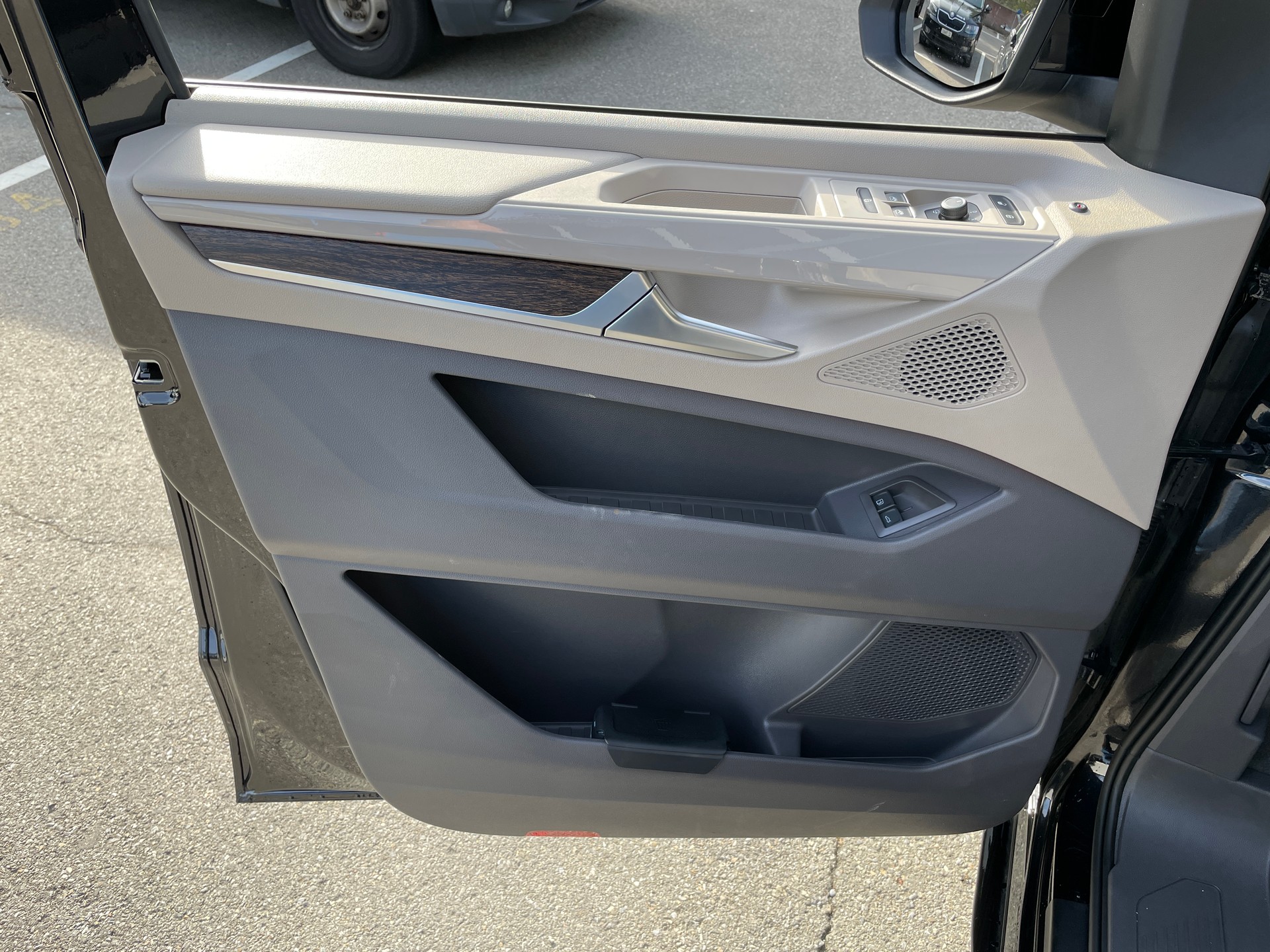 VW Multivan 1.4 eHybrid Style DSG - 6 Sitzer-image-9