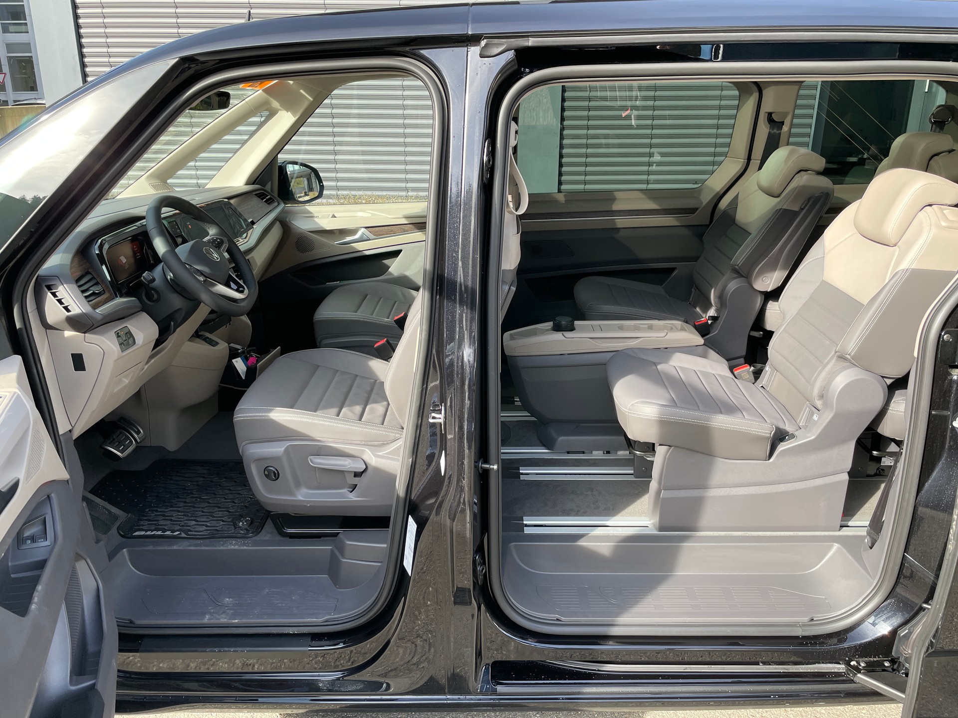 VW Multivan 1.4 eHybrid Style DSG - 6 Sitzer-image-12