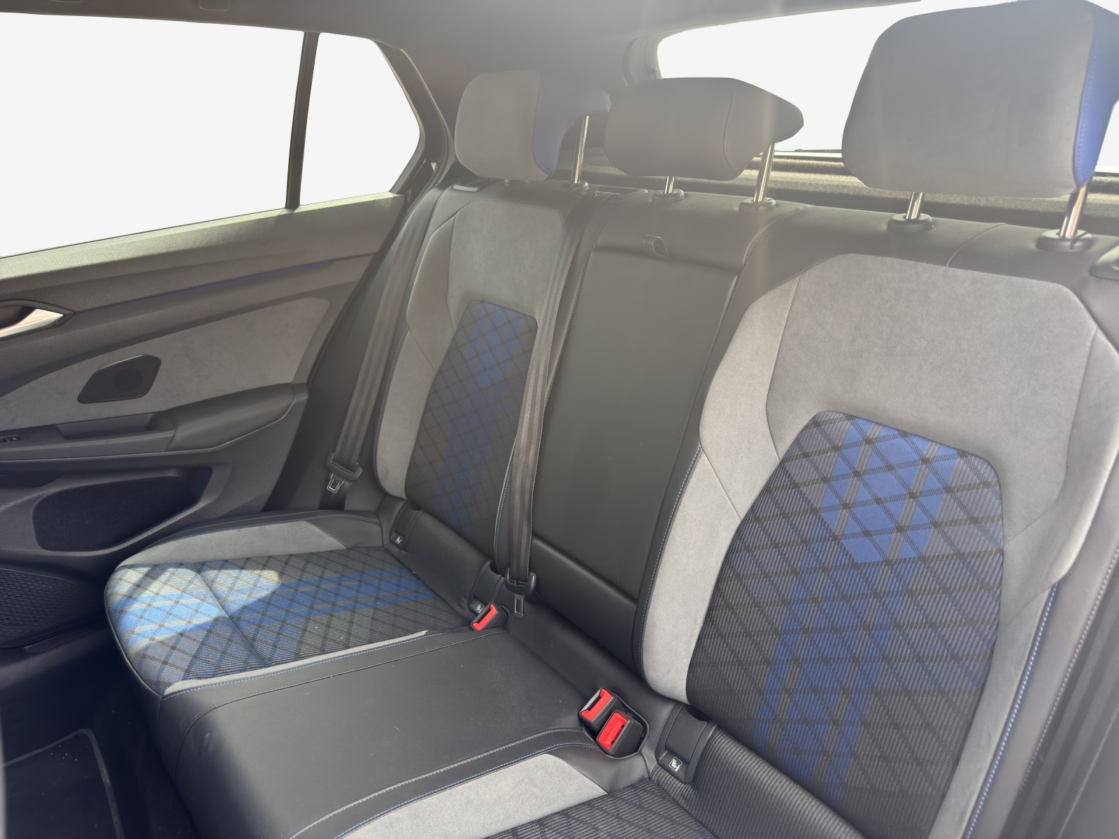 VW Golf 2.0 TSI R DSG 4Motion-image-11
