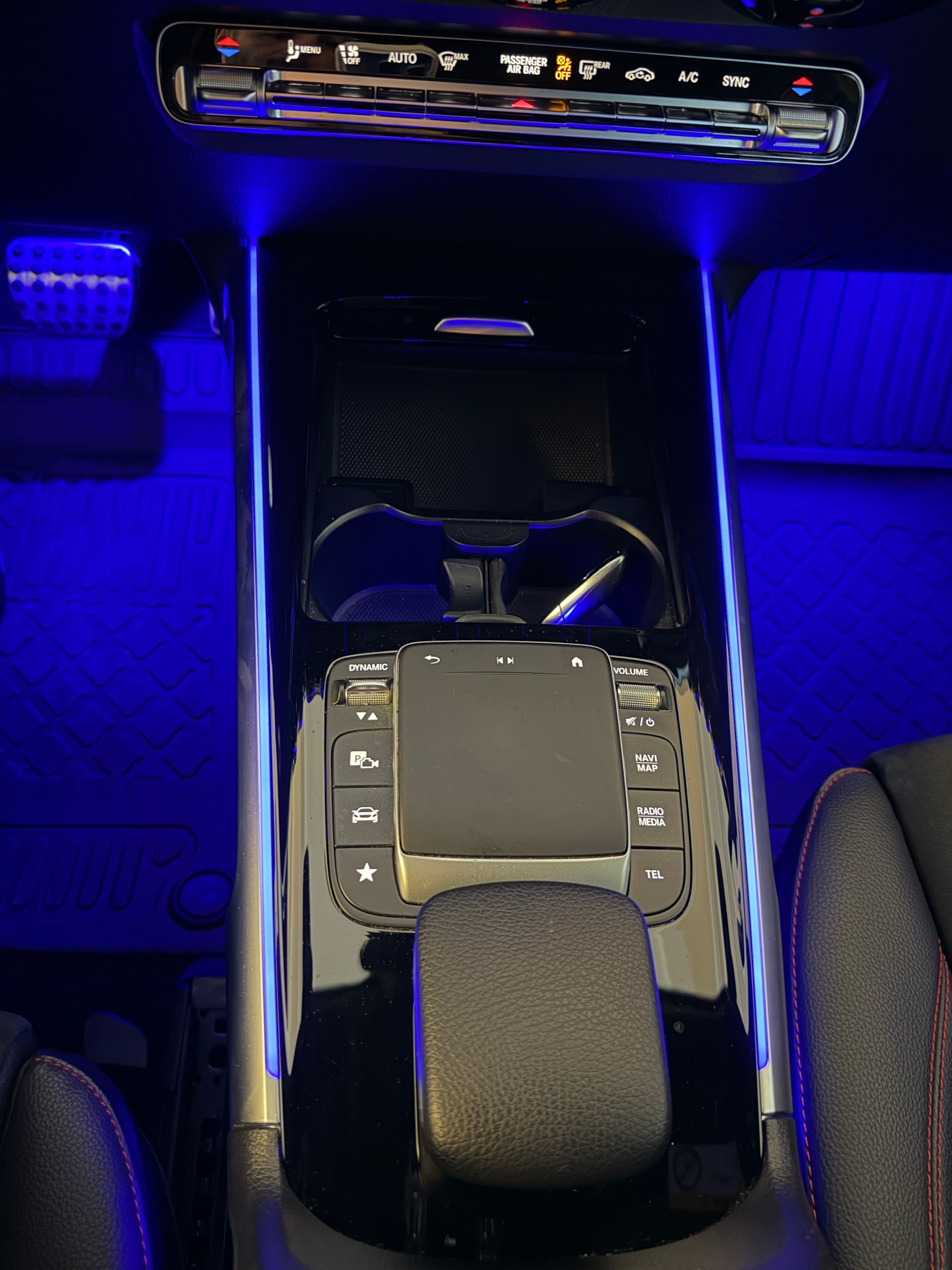 MERCEDES-BENZ GLB 250 AMG Line 8G-Tronic-image-17