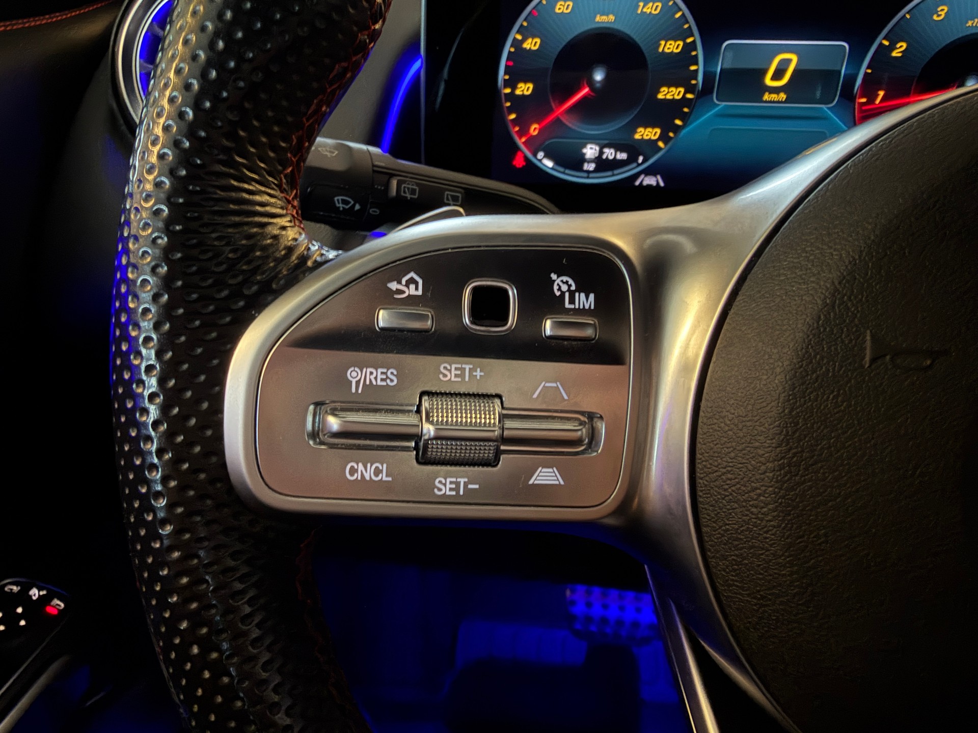 MERCEDES-BENZ GLB 250 AMG Line 8G-Tronic-image-16