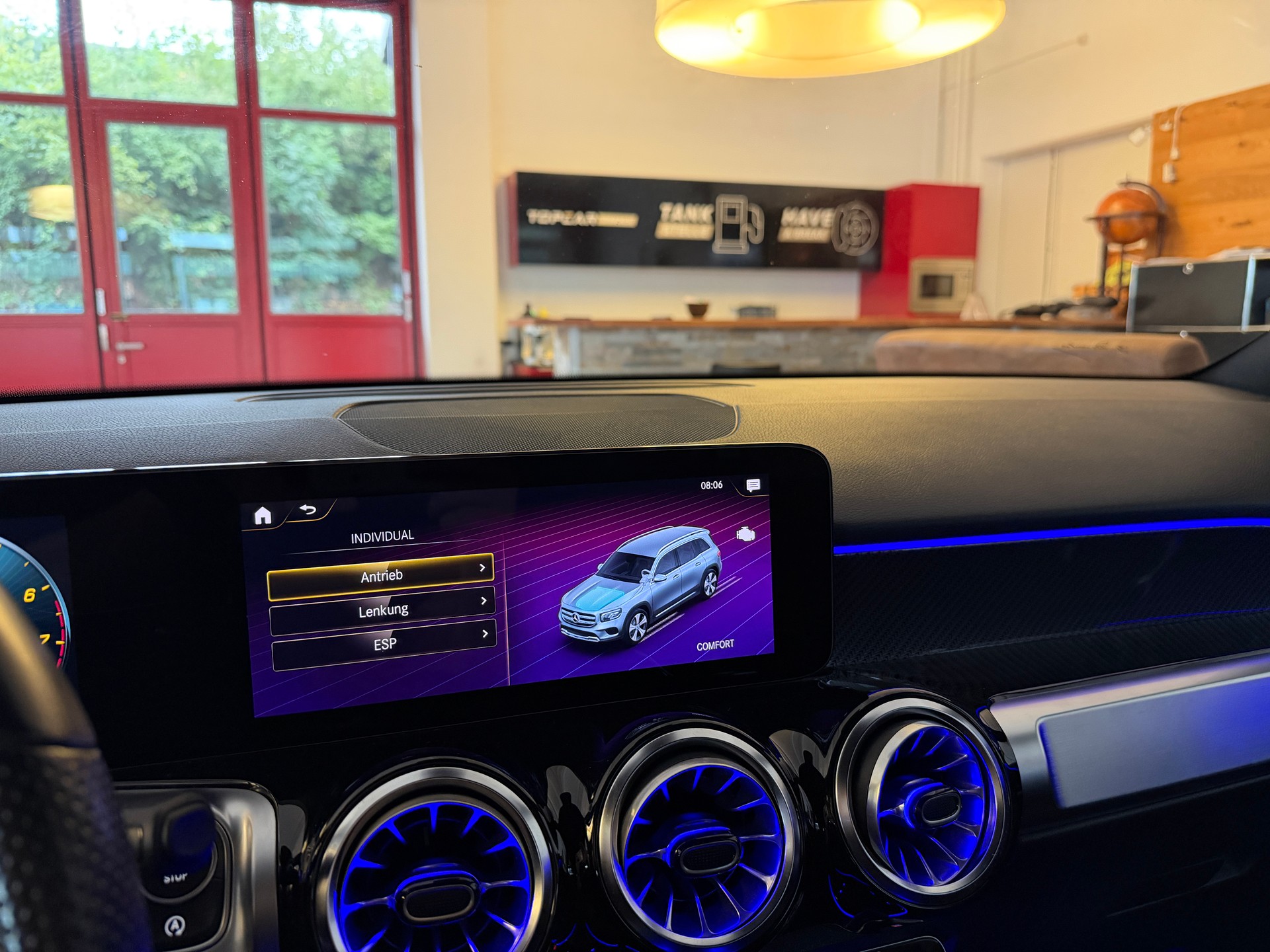 MERCEDES-BENZ GLB 250 AMG Line 8G-Tronic-image-26