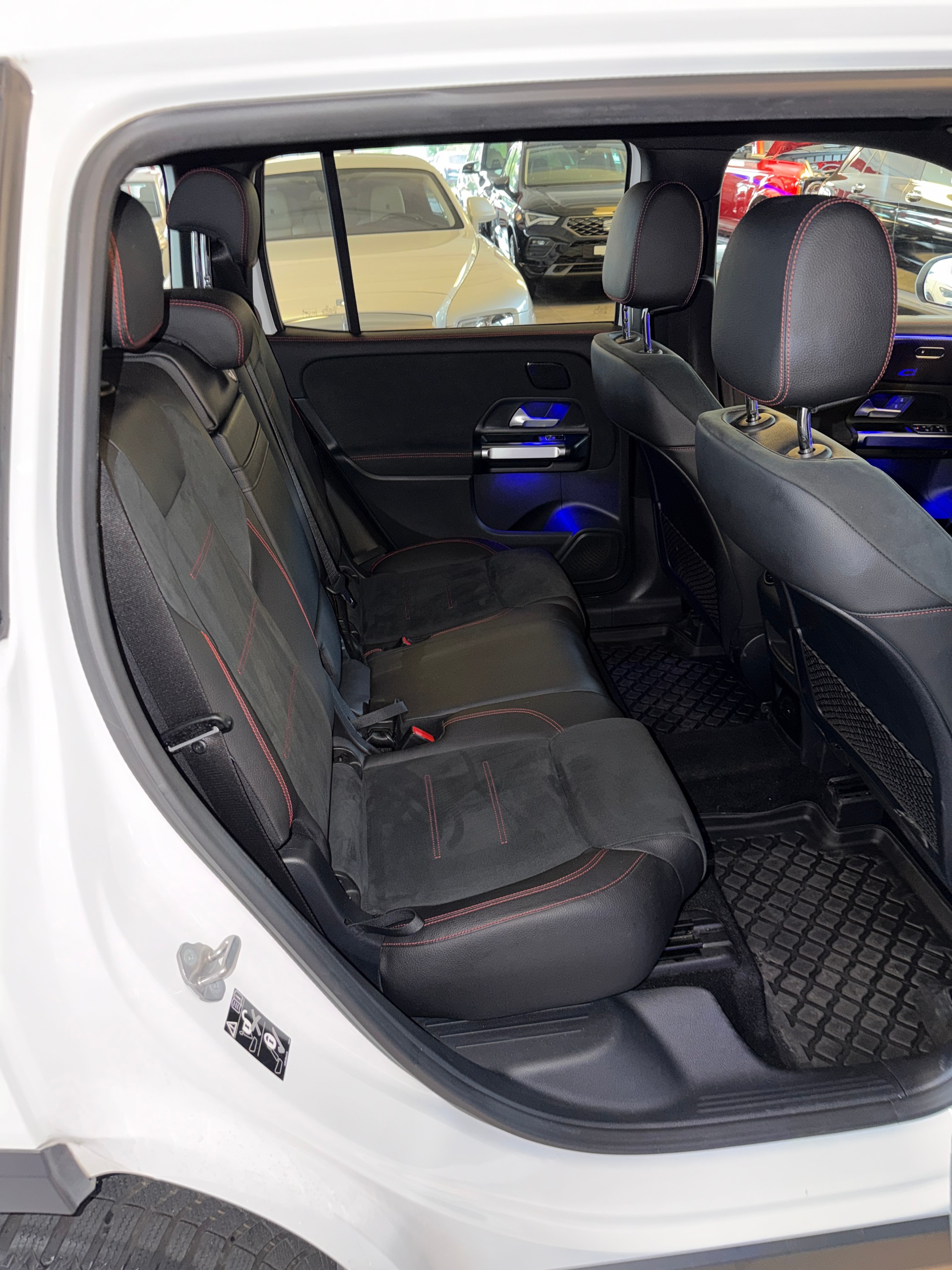 MERCEDES-BENZ GLB 250 AMG Line 8G-Tronic-image-13
