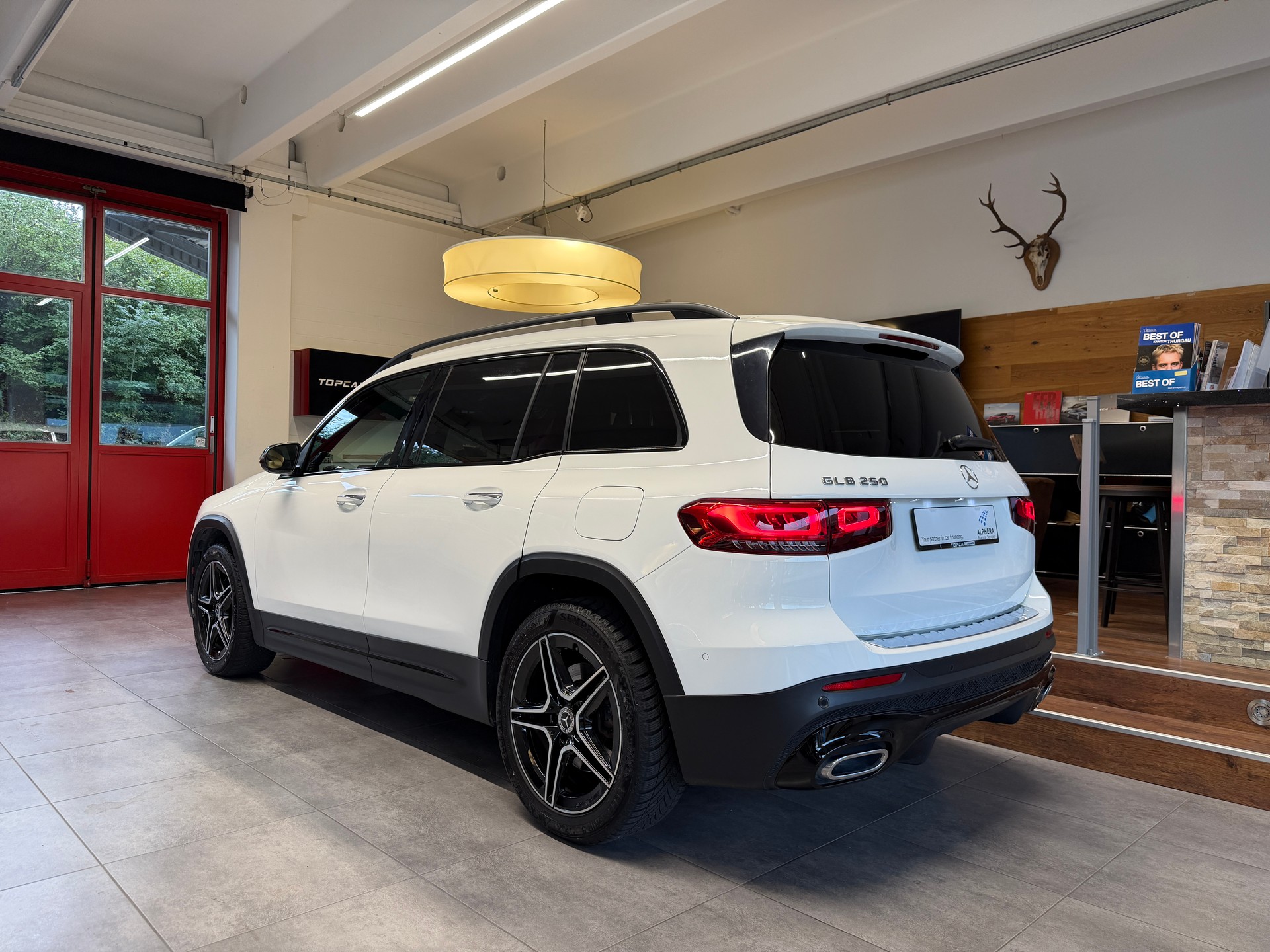 MERCEDES-BENZ GLB 250 AMG Line 8G-Tronic-showroom-element-3