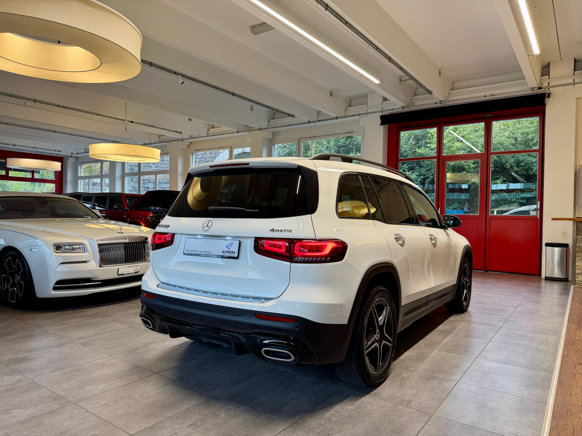 MERCEDES-BENZ GLB 250 AMG Line 8G-Tronic-image-6
