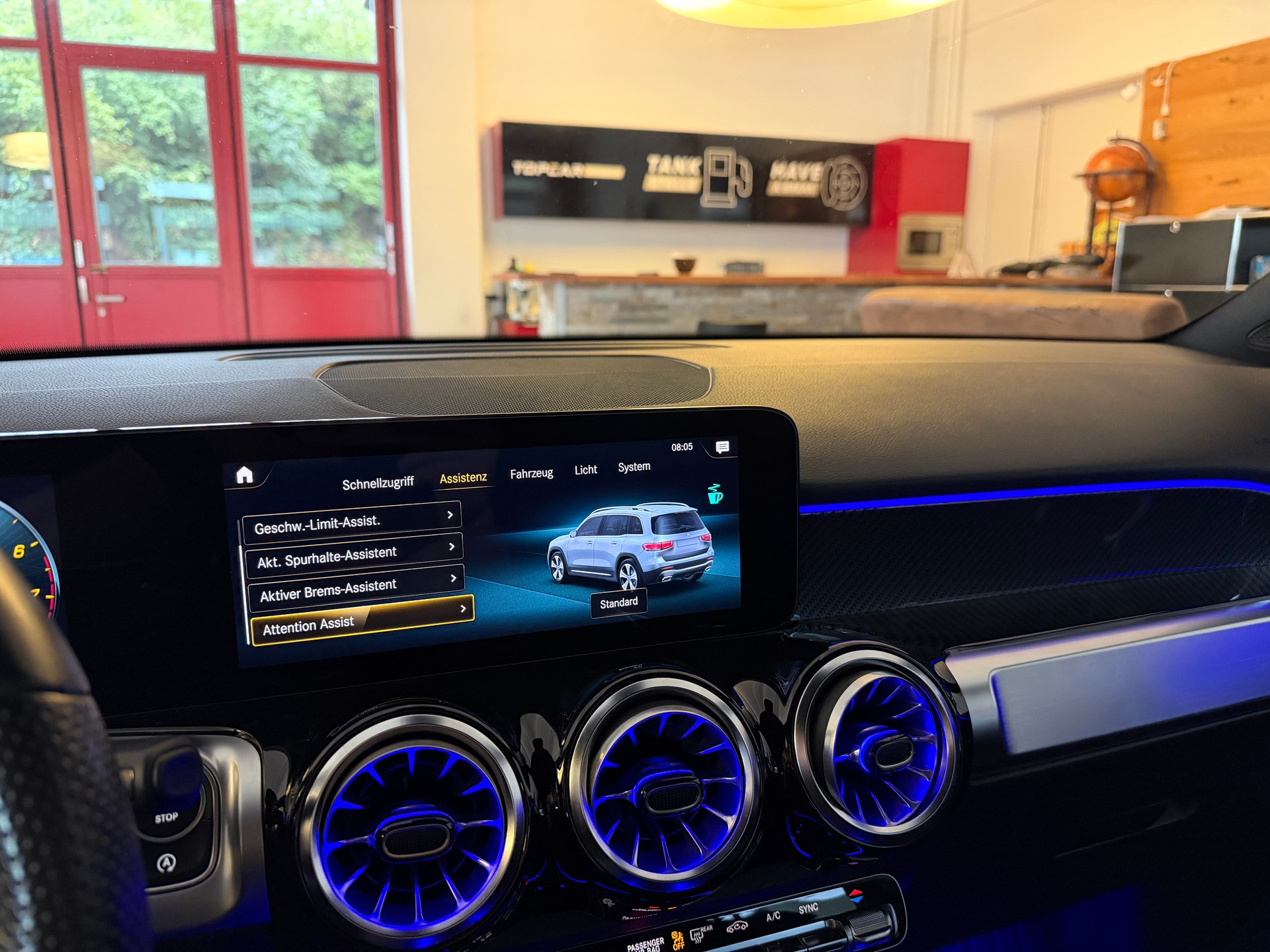 MERCEDES-BENZ GLB 250 AMG Line 8G-Tronic-image-25
