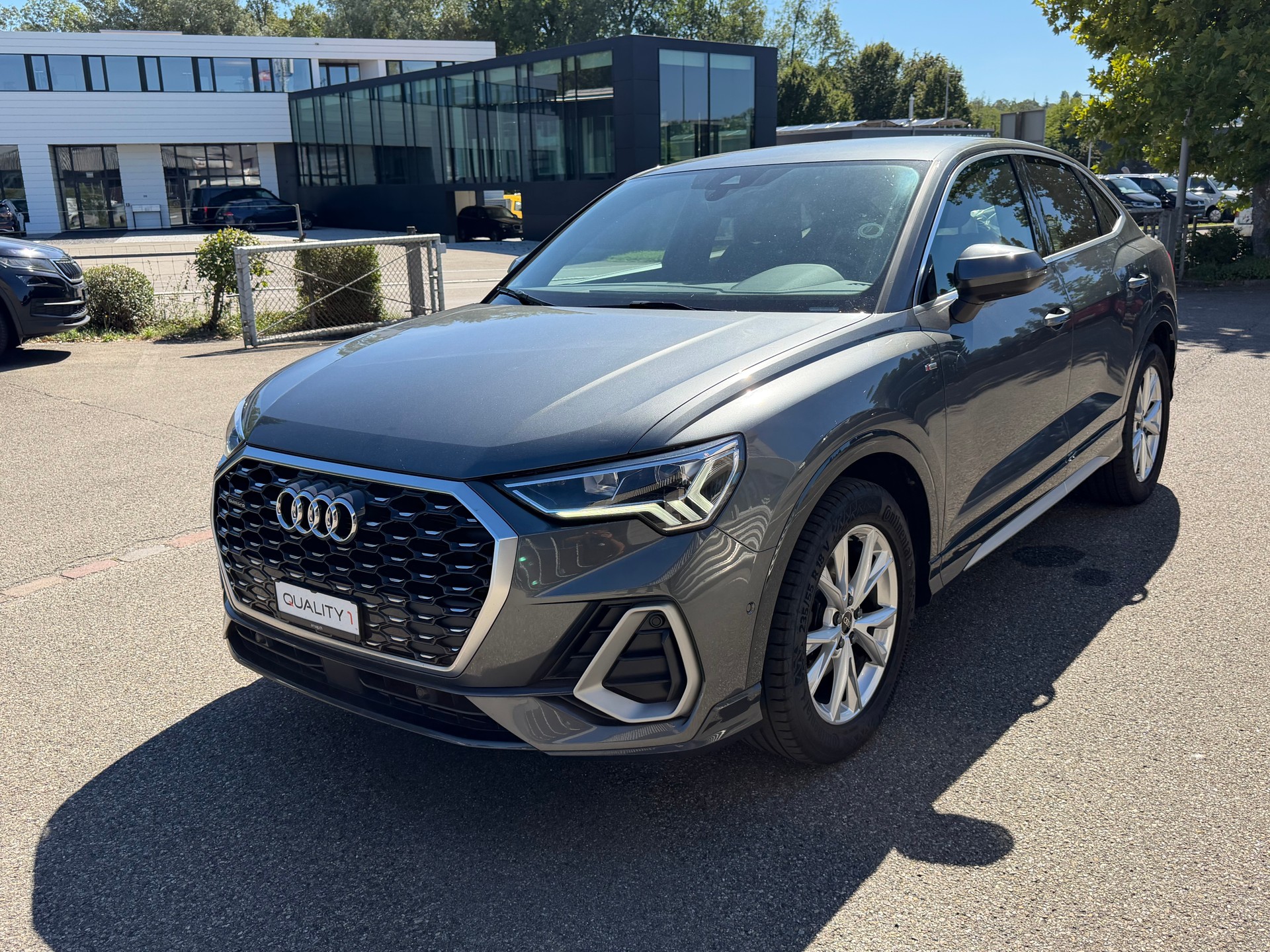 AUDI Q3 Sportback 35 TDI S line quattro S-tronic-image-0