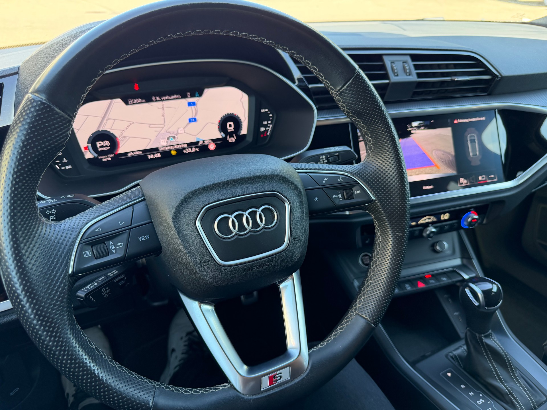 AUDI Q3 Sportback 35 TDI S line quattro S-tronic-image-3