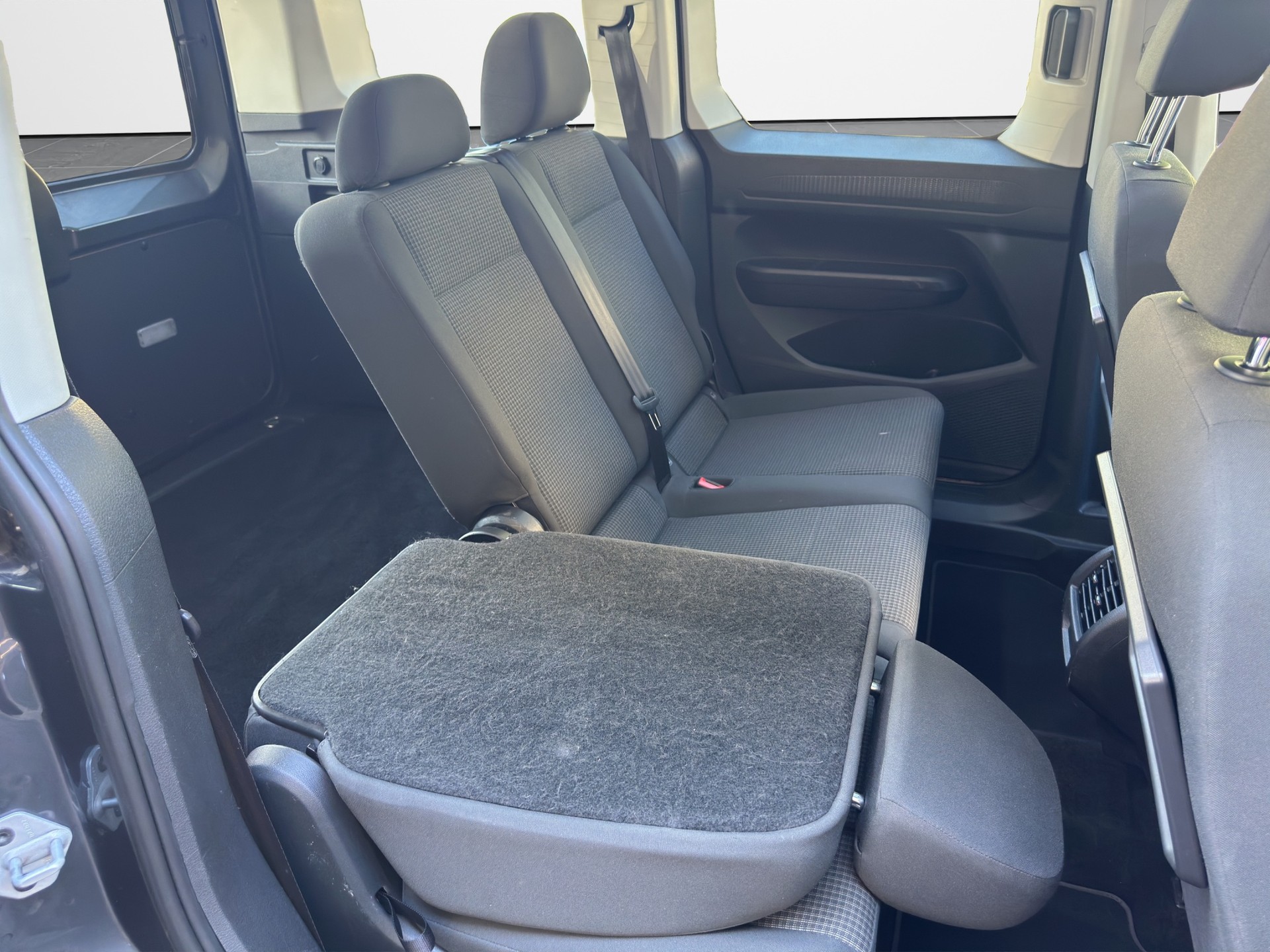 VW Caddy 2.0 TDI Liberty DSG-image-17