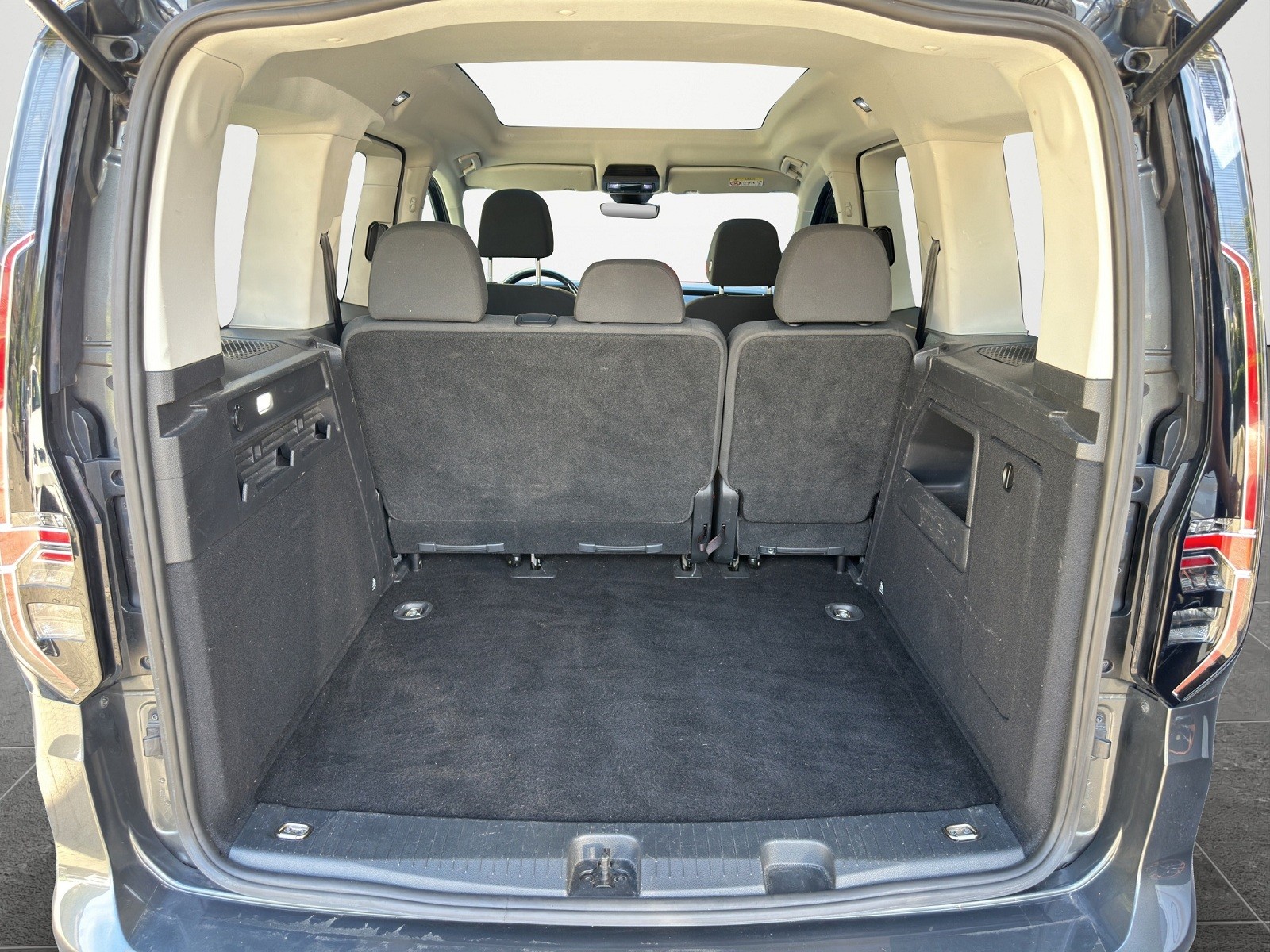 VW Caddy 2.0 TDI Liberty DSG-image-18