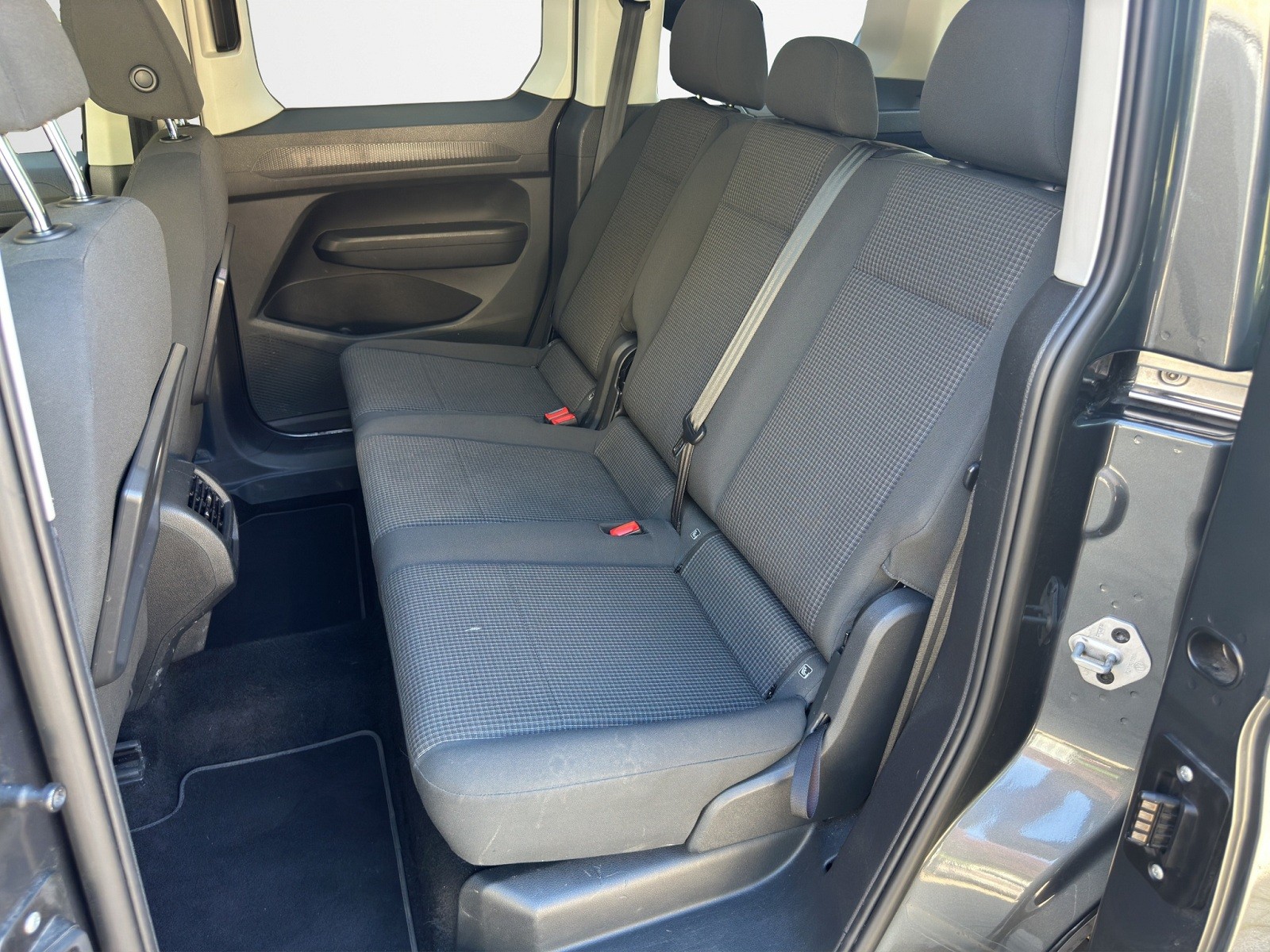 VW Caddy 2.0 TDI Liberty DSG-image-12