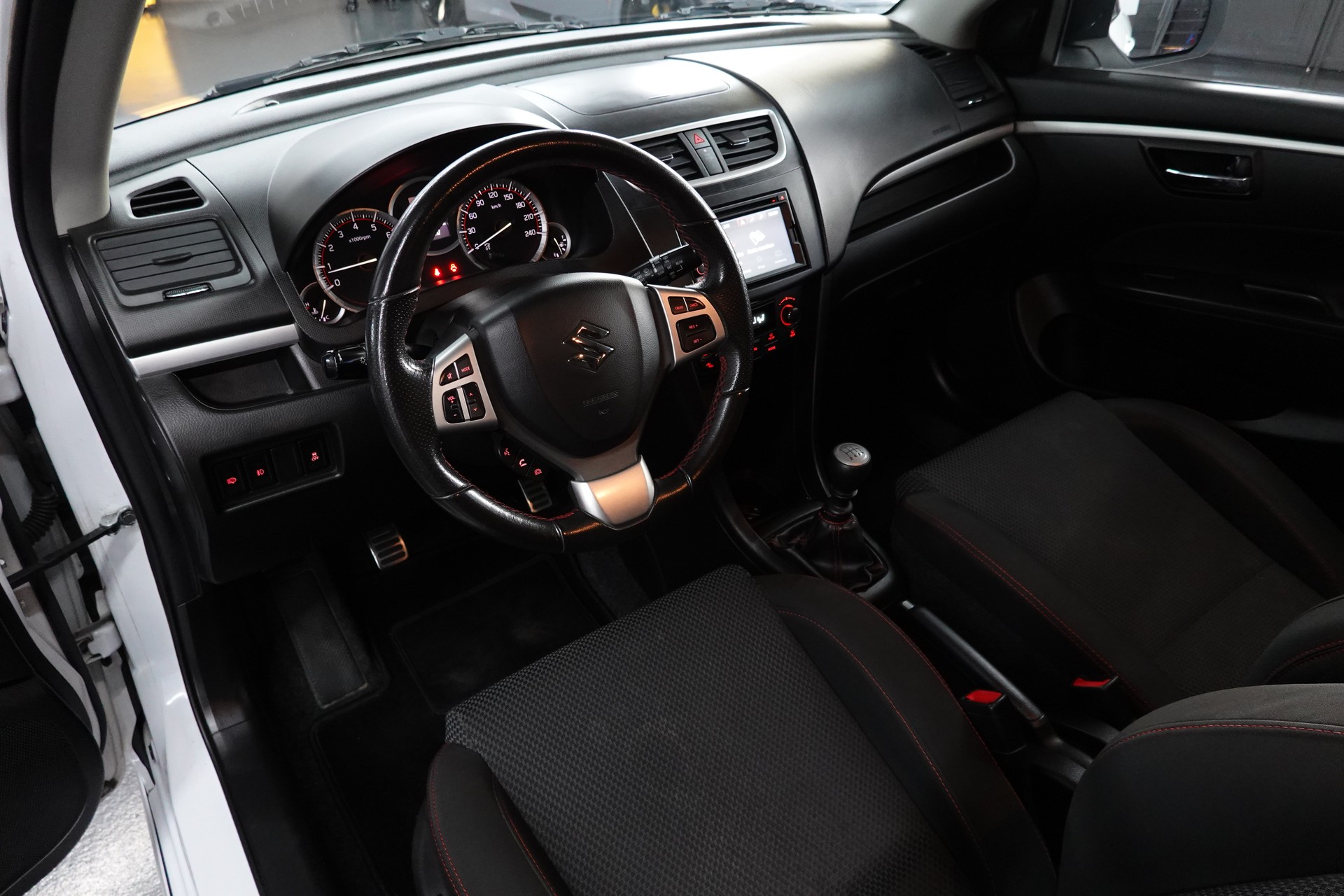 SUZUKI SWIFT 1.6i 16V SPORT PERL CH-FZ-image-22